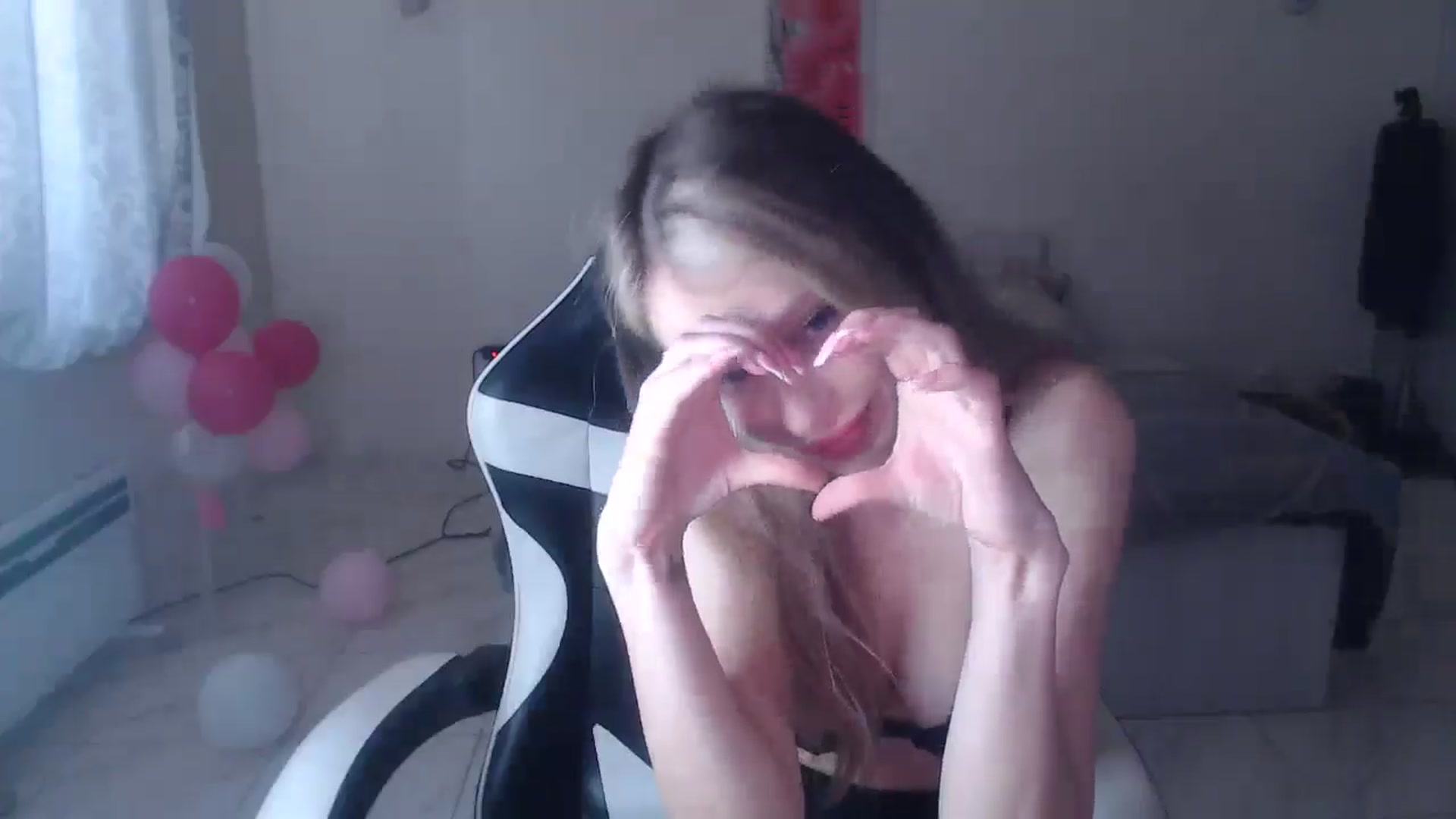 Gallery image thumbnail from Lola_vi's myfreecams stream on, 06/22/2025, 12:05 image 19 of 20