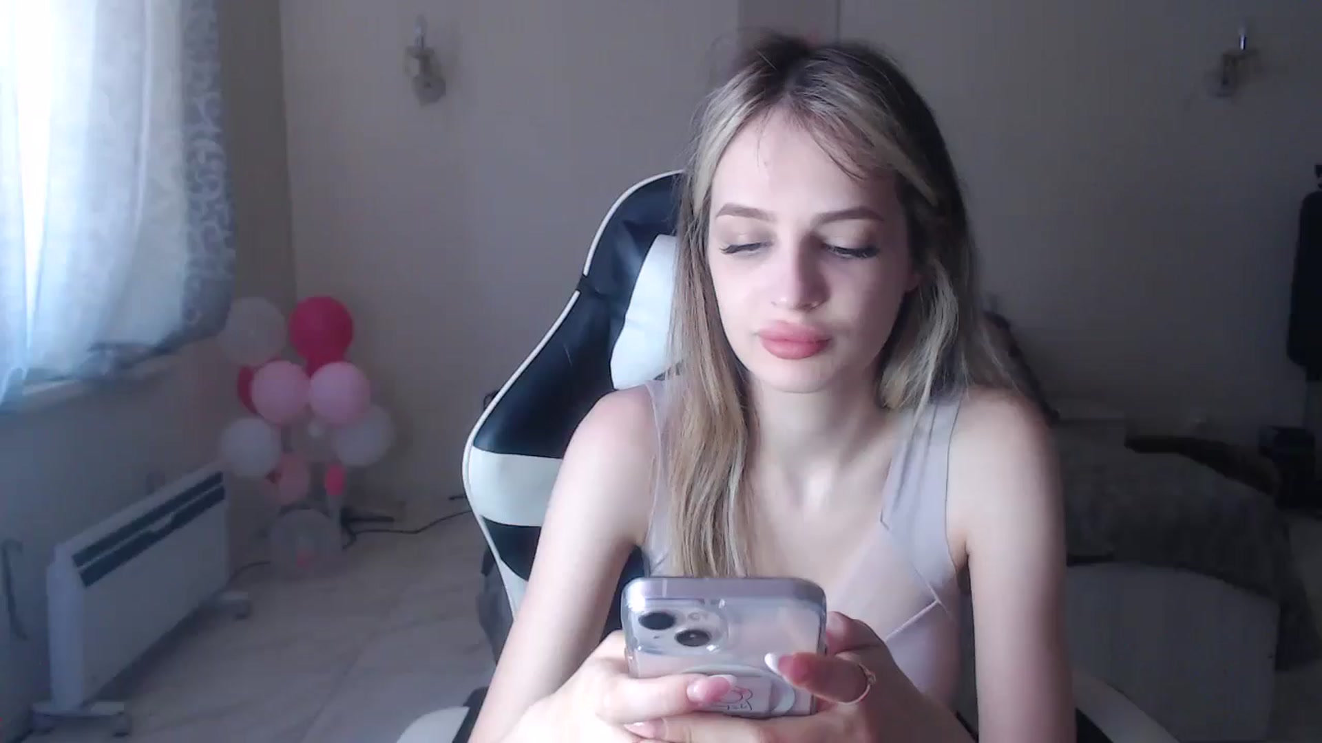 Gallery image thumbnail from Lola_vi's myfreecams stream on, 06/29/2025, 10:43 image 9 of 20