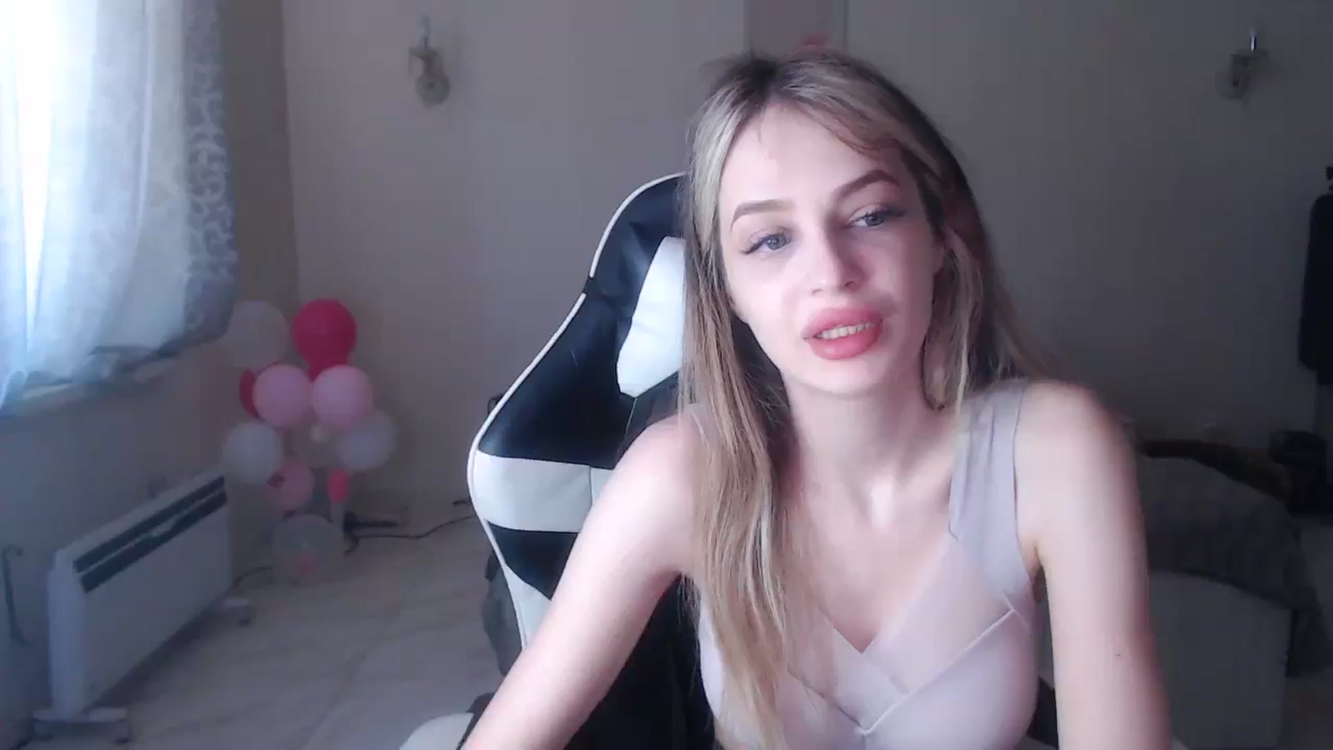 Gallery image thumbnail from Lola_vi's myfreecams stream on, 06/29/2025, 10:43 image 10 of 20
