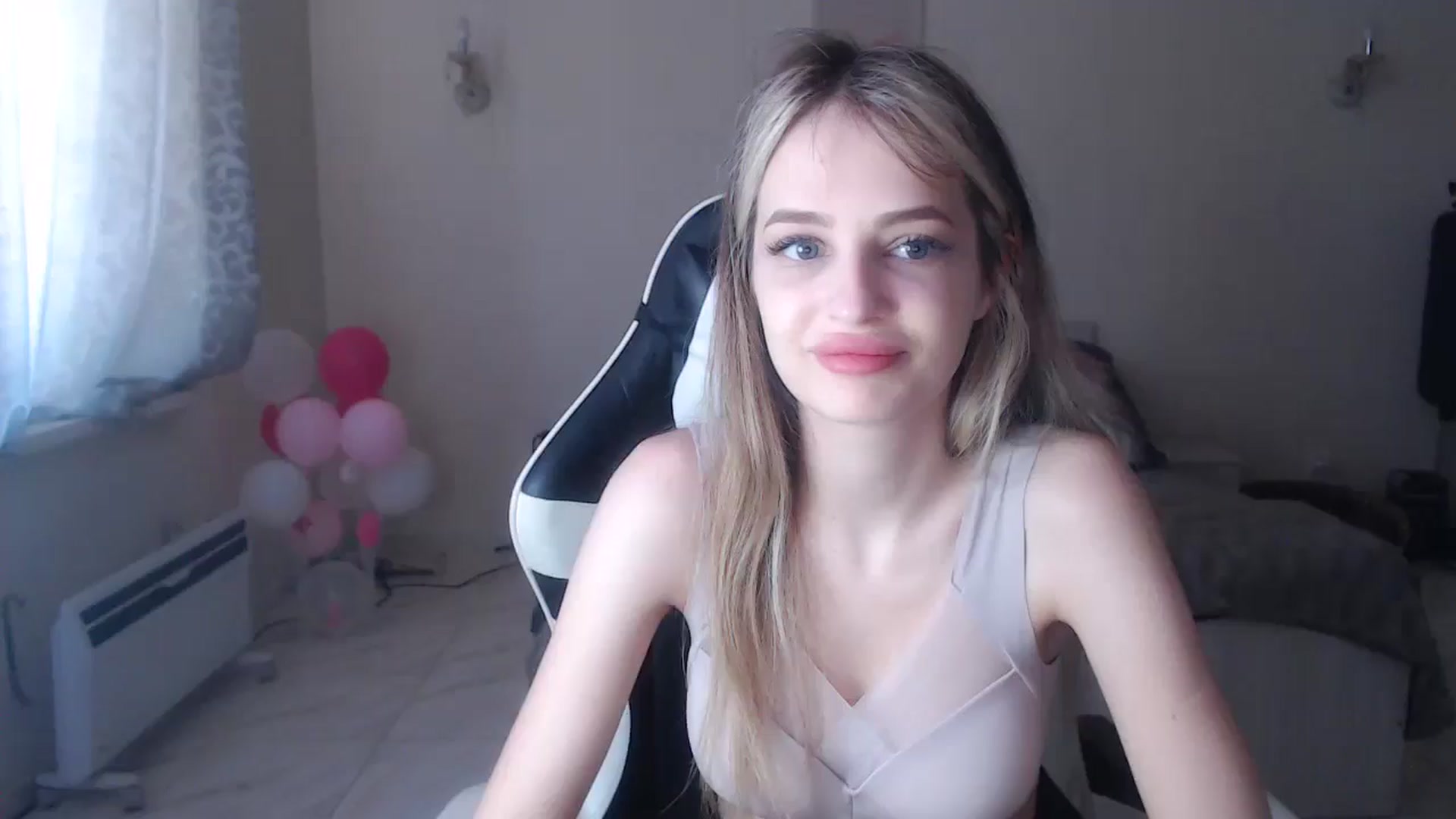 Gallery image thumbnail from Lola_vi's myfreecams stream on, 06/29/2025, 10:43 image 6 of 20