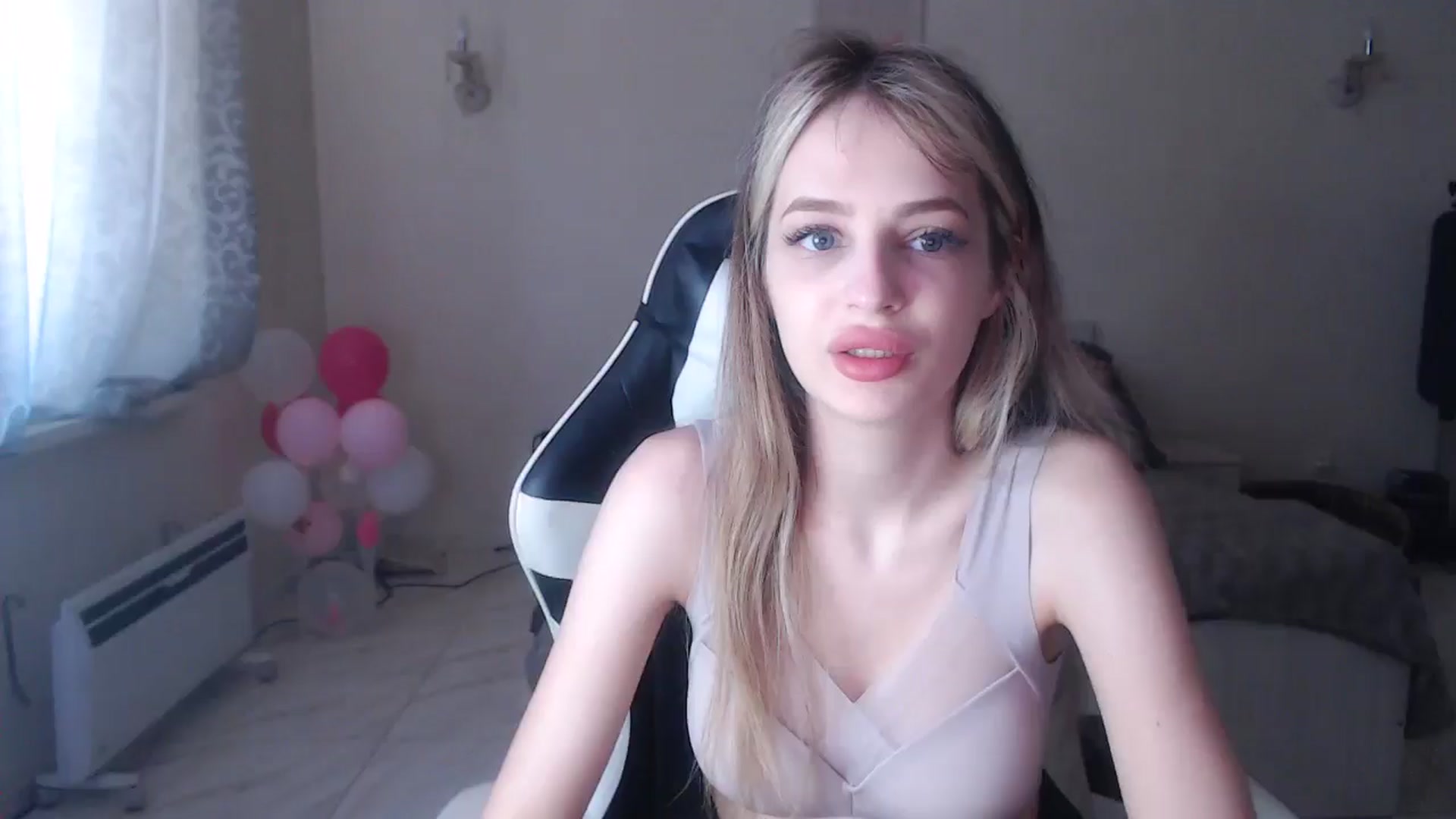 Gallery image thumbnail from Lola_vi's myfreecams stream on, 06/29/2025, 10:43 image 7 of 20
