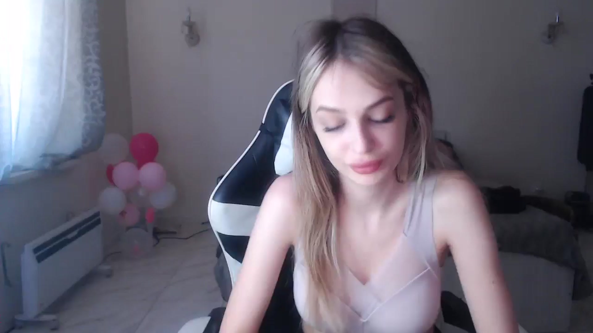 Gallery image thumbnail from Lola_vi's myfreecams stream on, 06/29/2025, 10:43 image 14 of 20