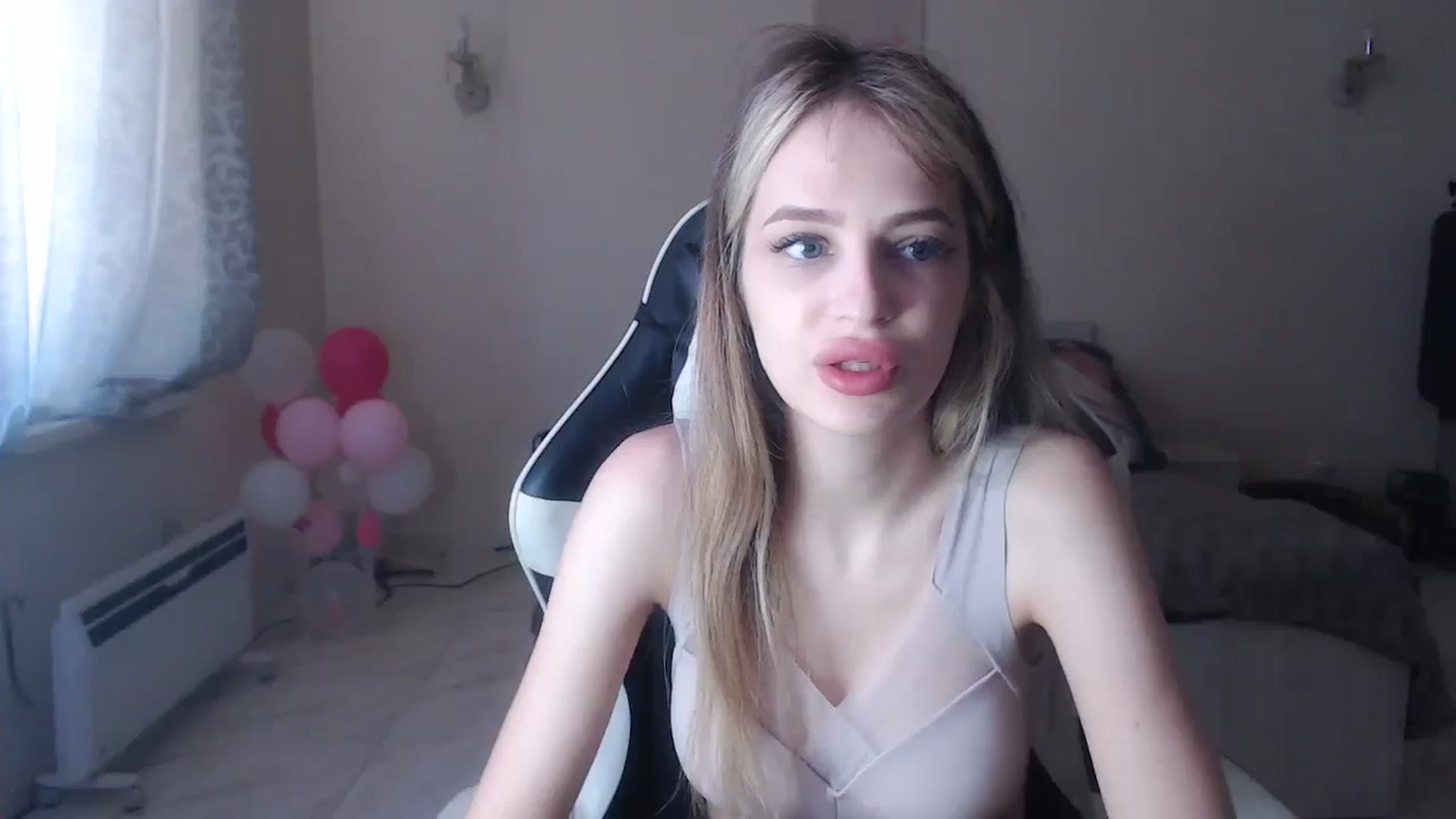 Gallery image thumbnail from Lola_vi's myfreecams stream on, 06/29/2025, 10:43 image 4 of 20
