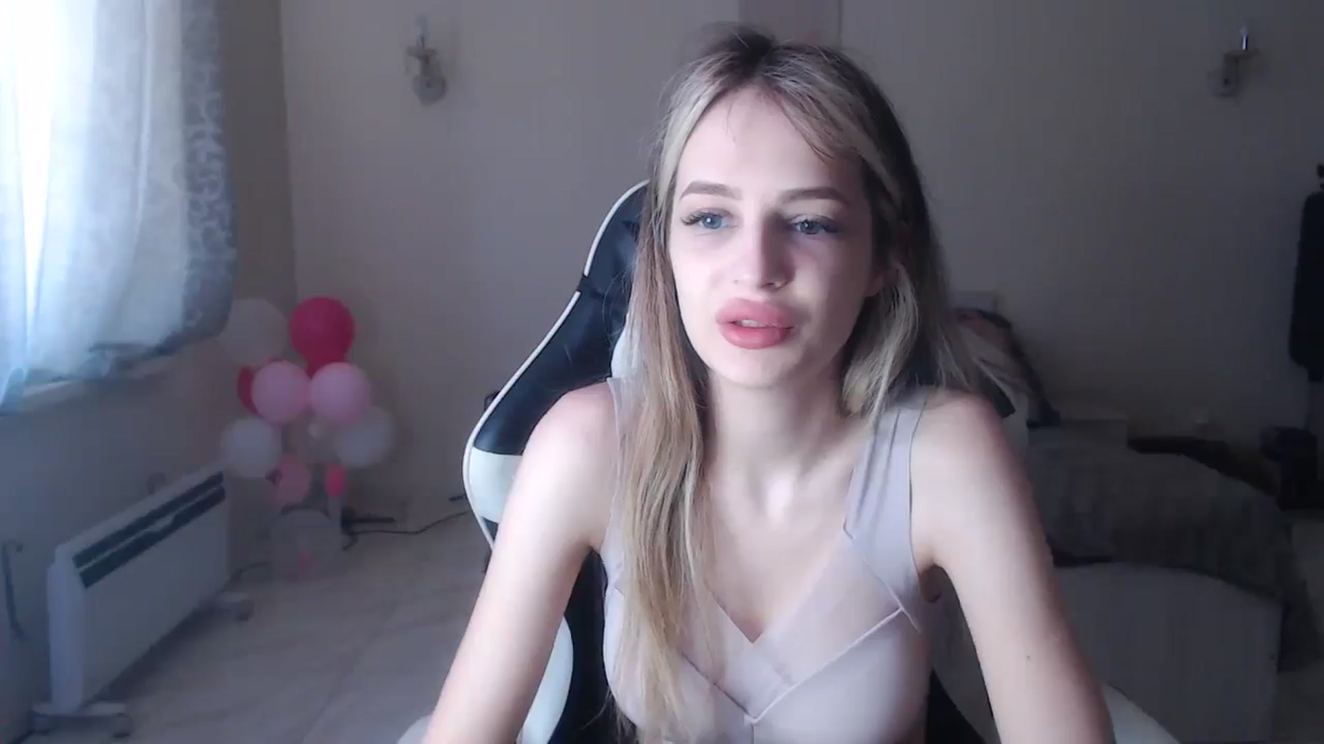 Gallery image thumbnail from Lola_vi's myfreecams stream on, 06/29/2025, 10:43 image 3 of 20