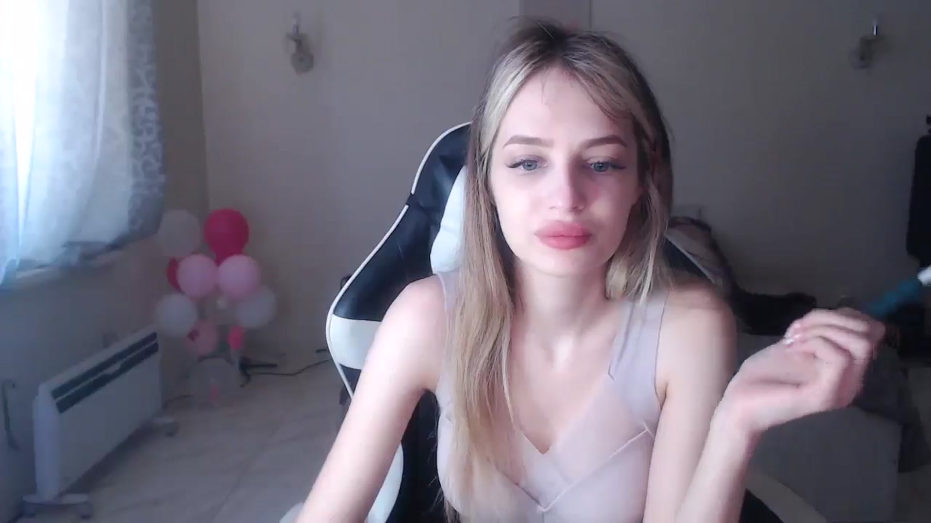 Gallery image thumbnail from Lola_vi's myfreecams stream on, 06/29/2025, 10:43 image 17 of 20