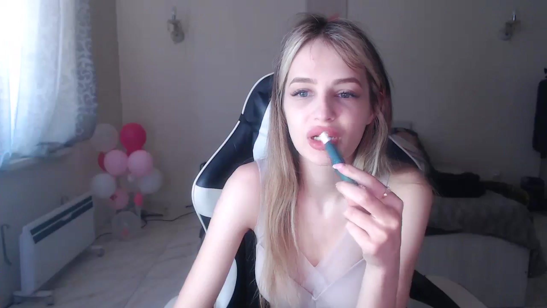 Gallery image thumbnail from Lola_vi's myfreecams stream on, 06/29/2025, 10:43 image 16 of 20