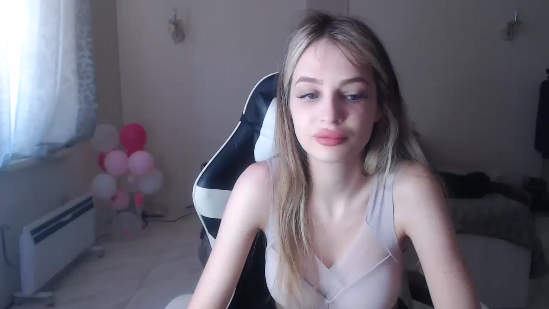 Gallery image thumbnail from Lola_vi's myfreecams stream on, 06/29/2025, 10:43 image 12 of 20