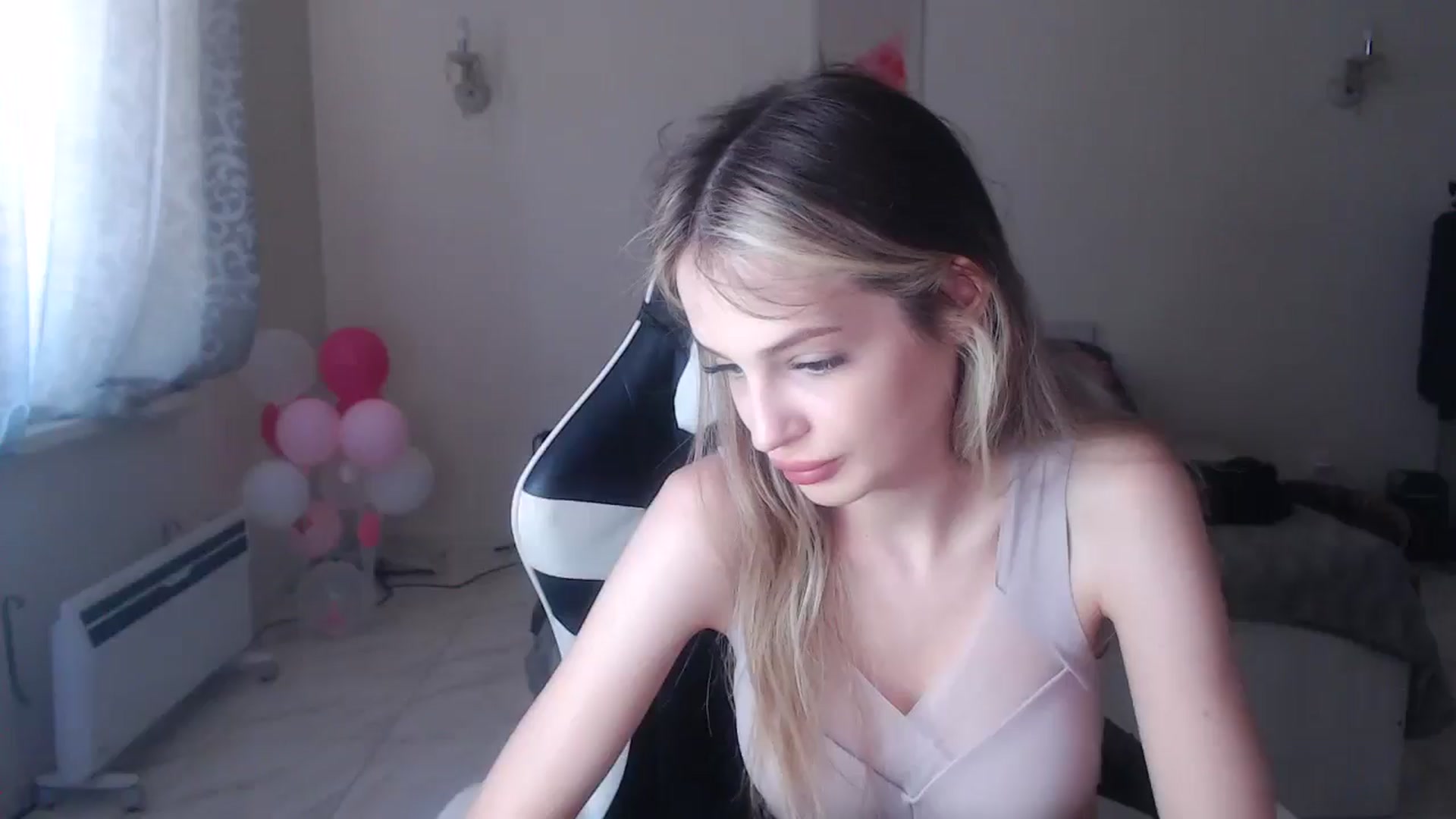 Gallery image thumbnail from Lola_vi's myfreecams stream on, 06/29/2025, 10:43 image 13 of 20