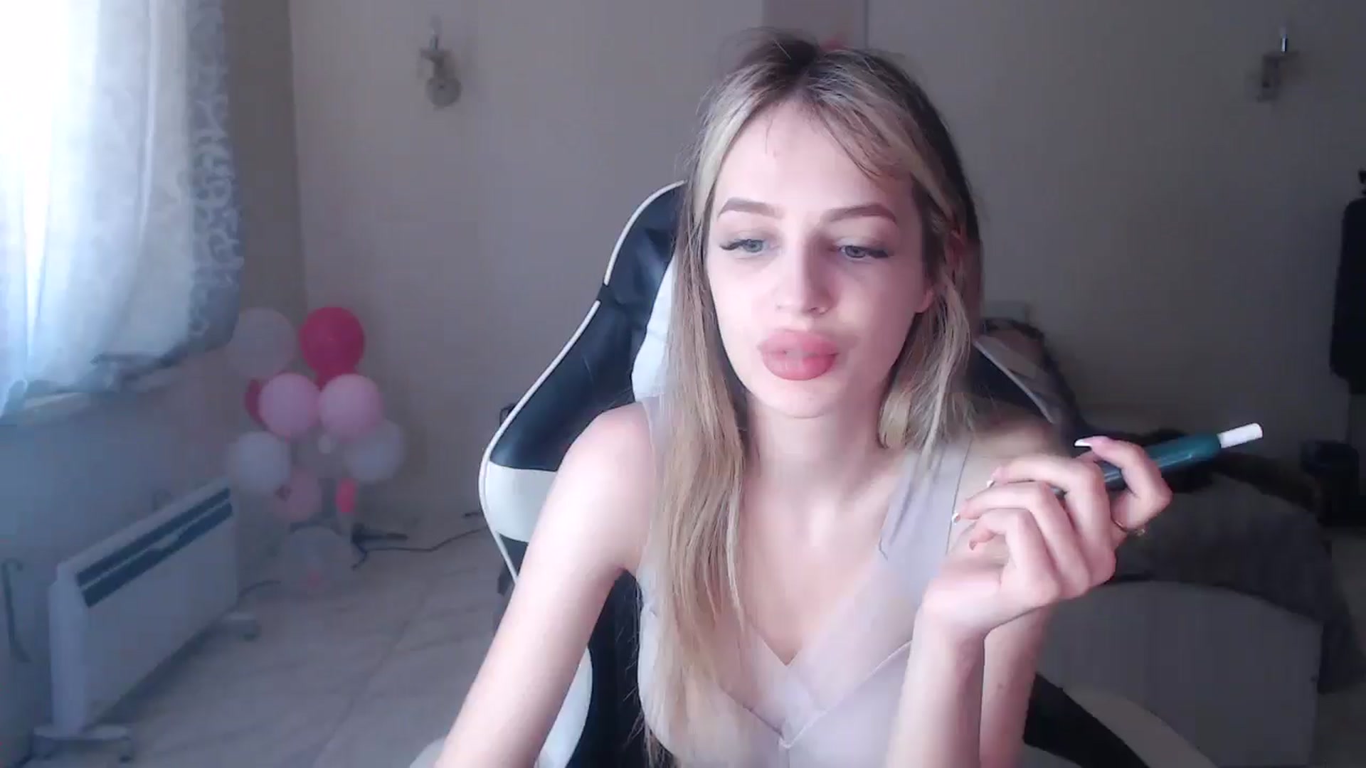 Gallery image thumbnail from Lola_vi's myfreecams stream on, 06/29/2025, 10:43 image 15 of 20