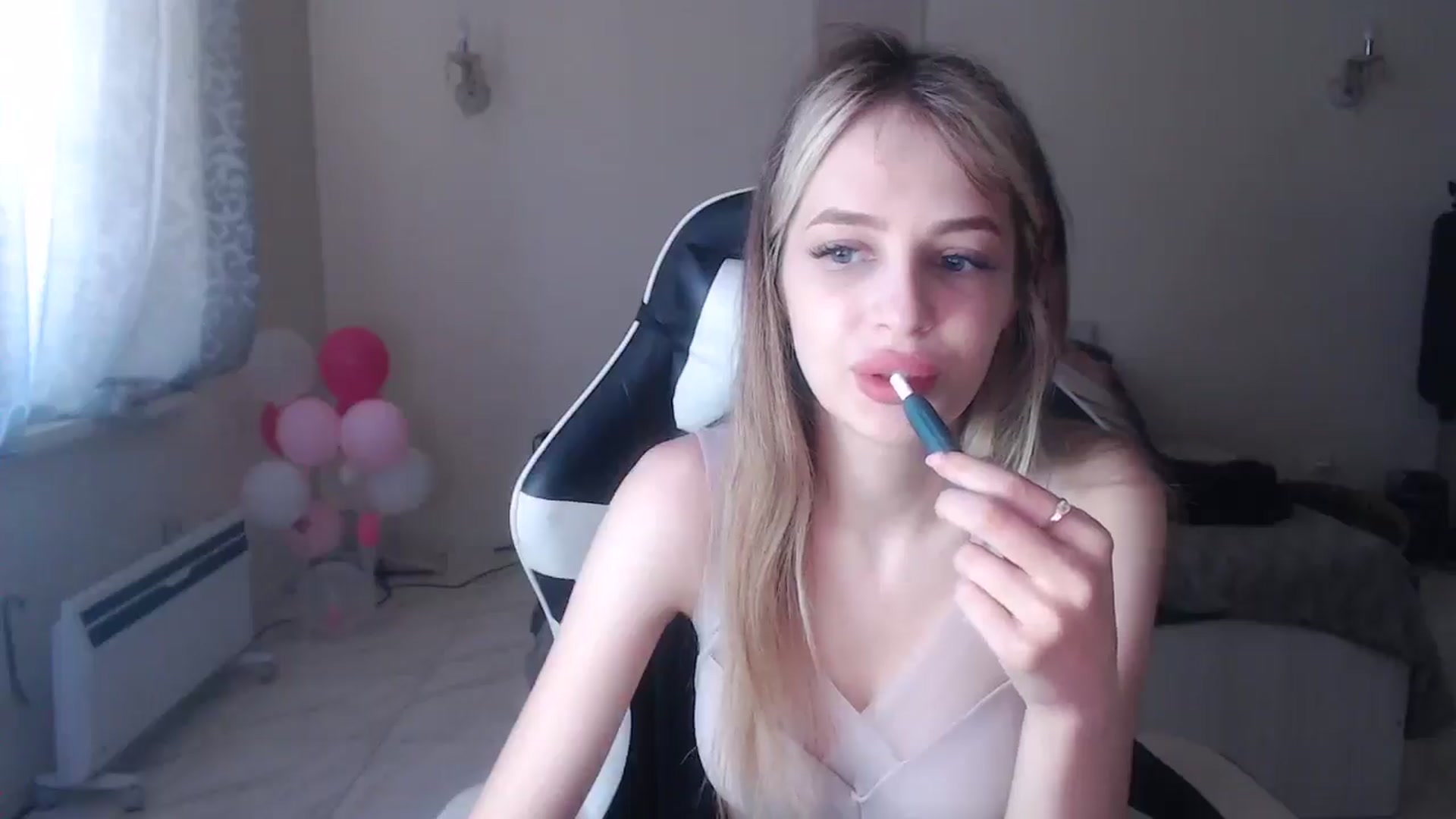 Gallery image thumbnail from Lola_vi's myfreecams stream on, 06/29/2025, 10:43 image 19 of 20