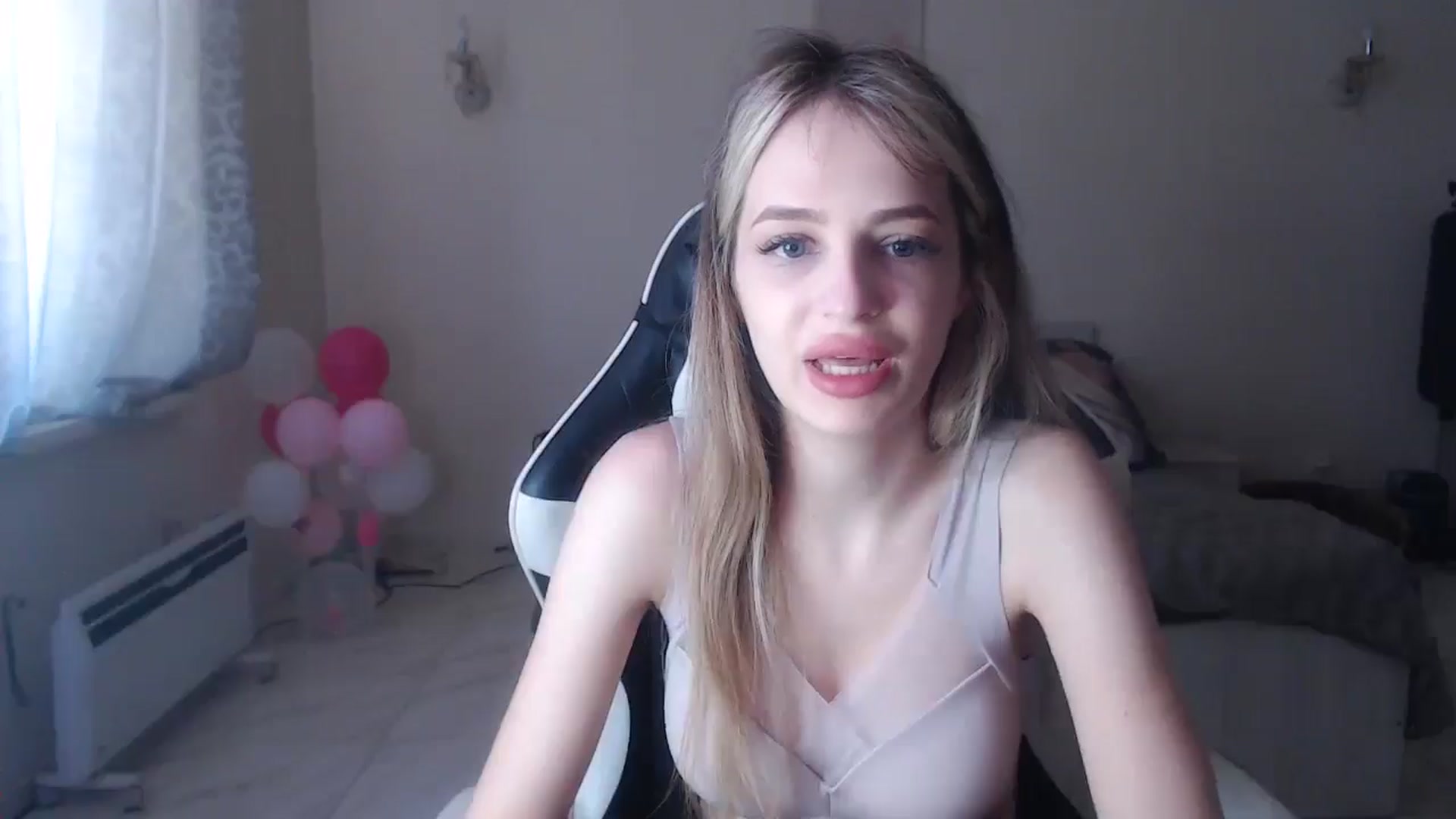 Gallery image thumbnail from Lola_vi's myfreecams stream on, 06/29/2025, 10:43 image 5 of 20
