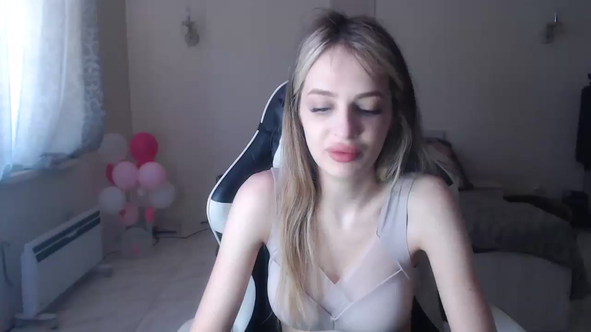 Gallery image thumbnail from Lola_vi's myfreecams stream on, 06/29/2025, 10:43 image 1 of 20