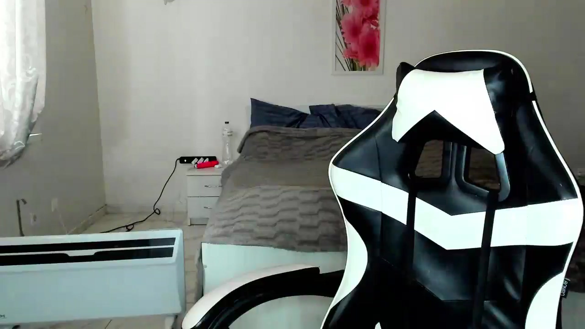 Gallery image thumbnail from Lola_vi's myfreecams stream on, 12/20/2025, 12:33 image 11 of 20