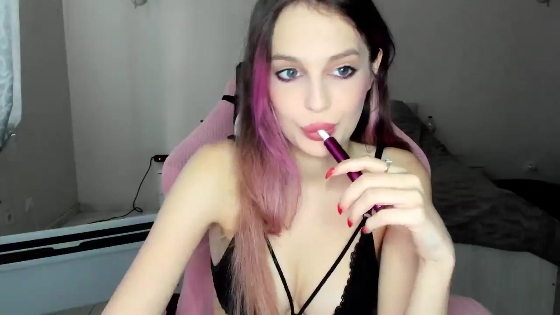 Gallery image thumbnail from Lola_vi's myfreecams stream on, 12/29/2025, 12:33 image 11 of 20