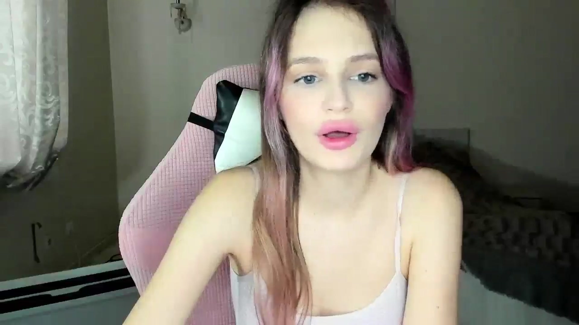 Gallery image thumbnail from Lola_vi's myfreecams stream on, 01/05/2026, 12:35 image 7 of 20