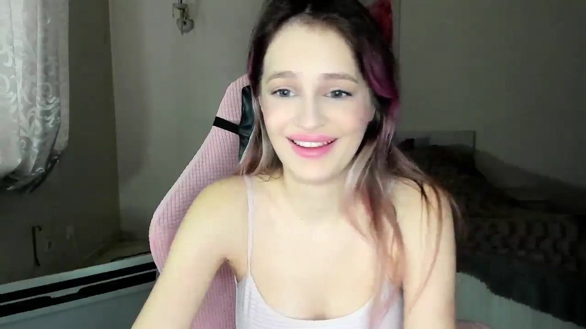 Gallery image thumbnail from Lola_vi's myfreecams stream on, 01/05/2026, 12:35 image 4 of 20