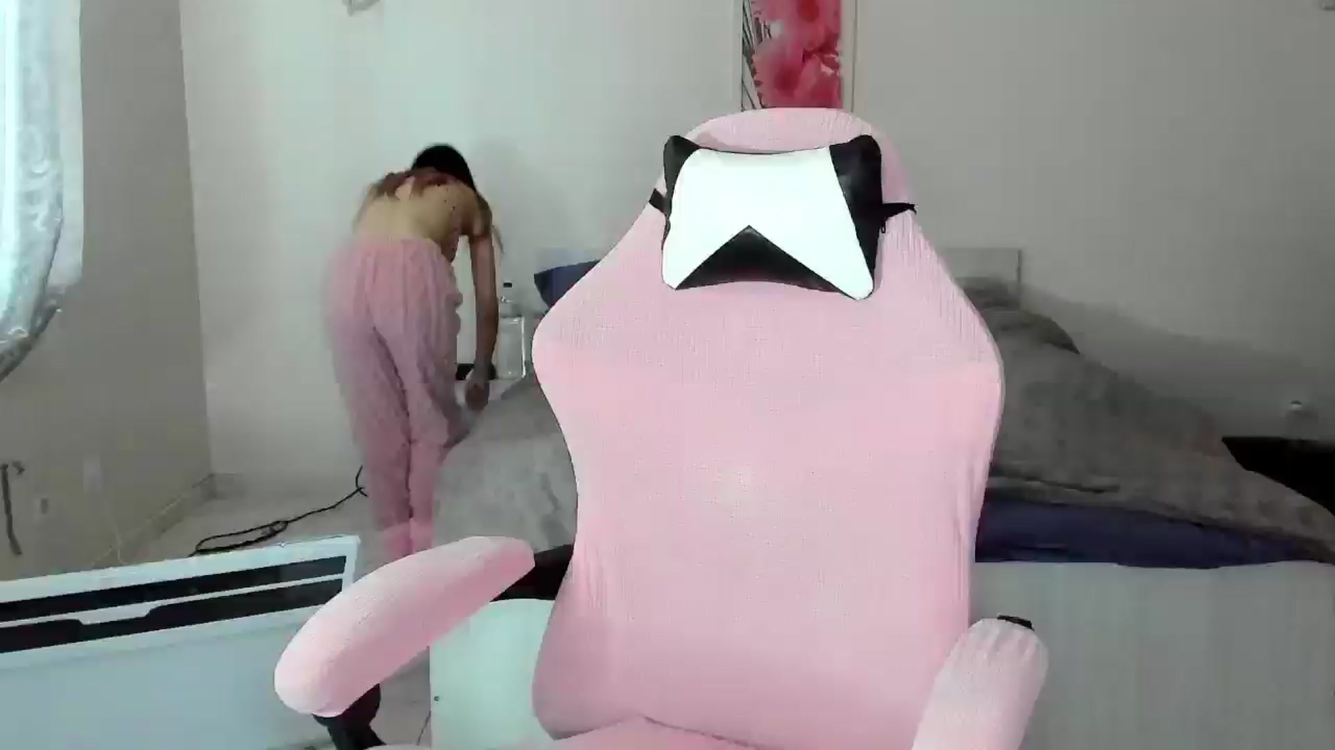 Gallery image thumbnail from Lola_vi's myfreecams stream on, 01/06/2026, 12:52 image 6 of 20