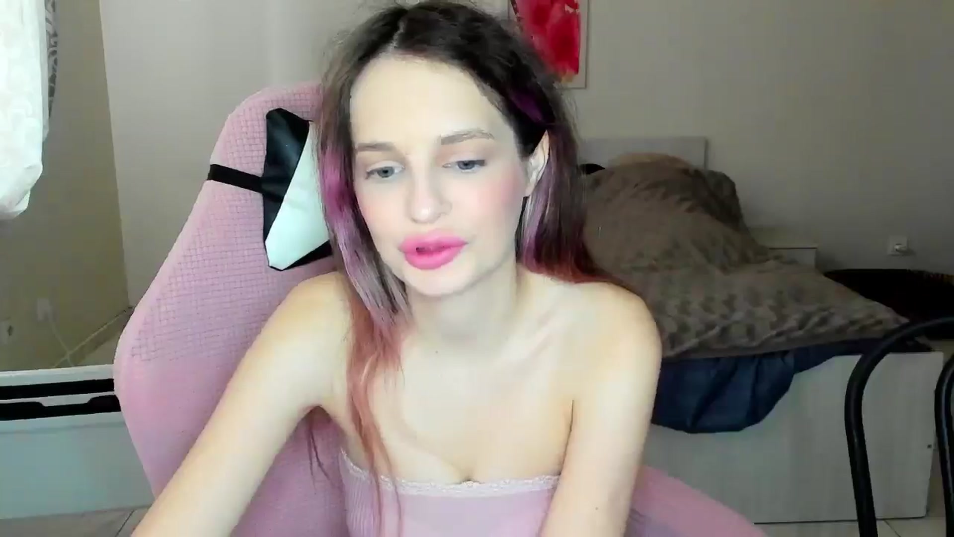 Gallery image thumbnail from Lola_vi's myfreecams stream on, 01/11/2026, 12:37 image 17 of 20