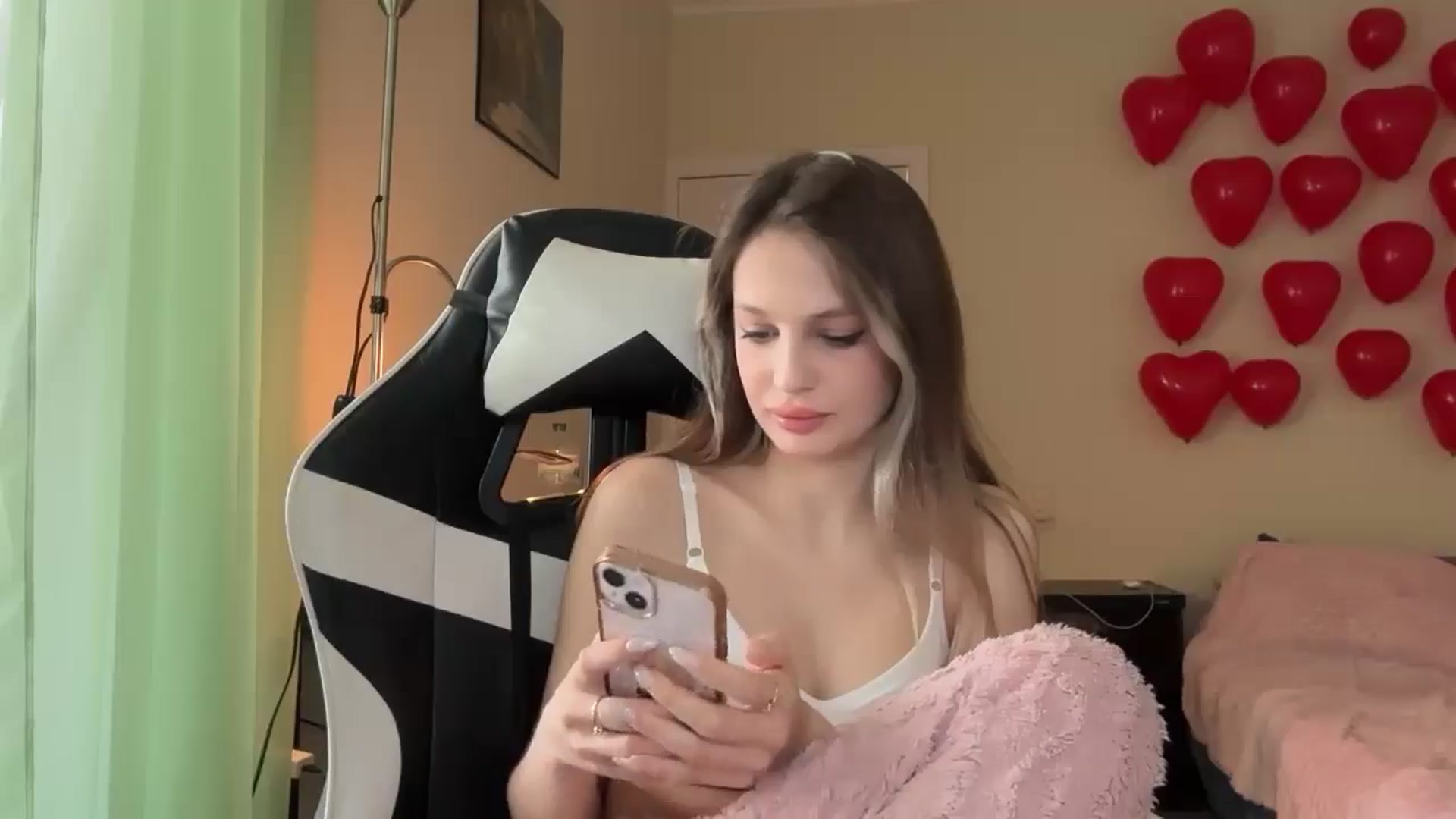 Gallery image thumbnail from Lola_vi's myfreecams stream on, 02/03/2026, 12:10 image 14 of 20