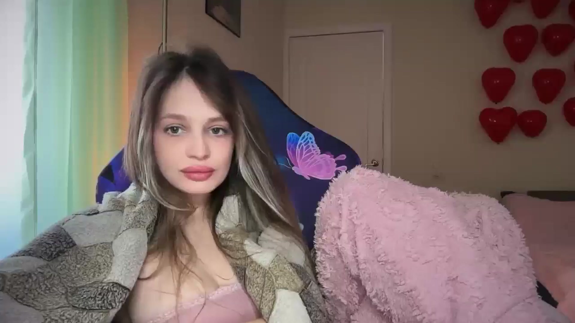 Gallery image thumbnail from Lola_vi's myfreecams stream on, 02/10/2026, 12:59 image 15 of 20