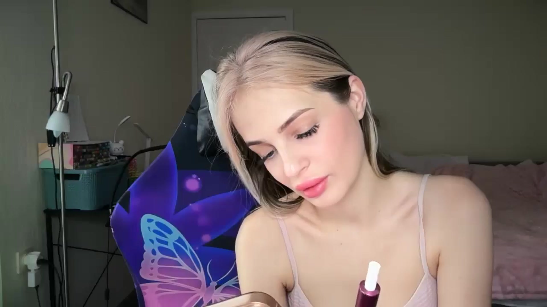 Gallery image thumbnail from Lola_vi's myfreecams stream on, 03/03/2026, 12:08 image 11 of 20