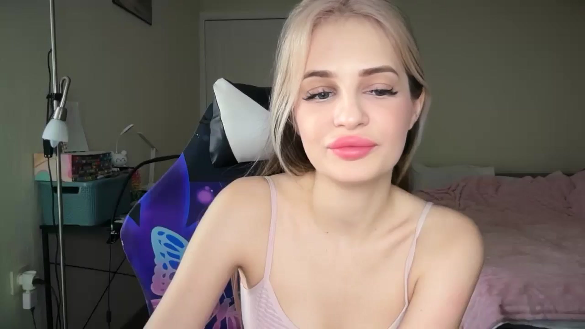 Gallery image thumbnail from Lola_vi's myfreecams stream on, 03/03/2026, 12:08 image 1 of 20