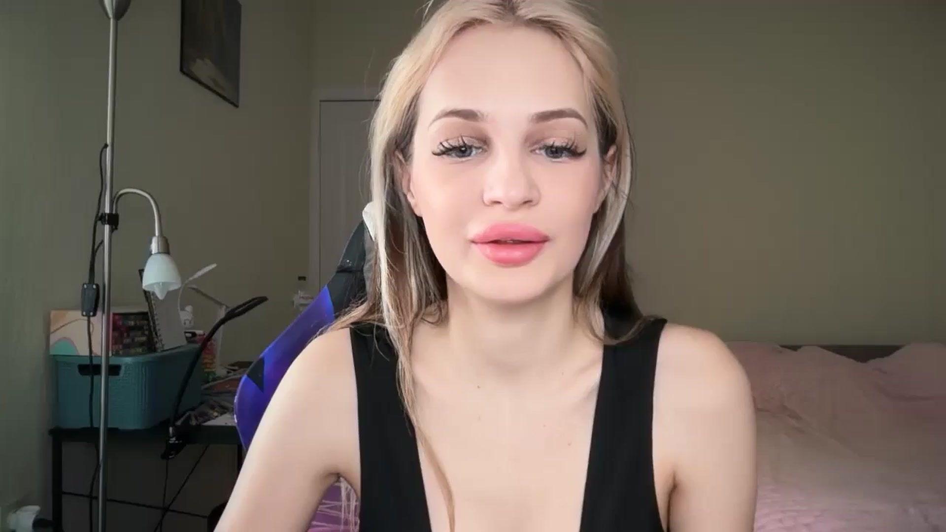 Gallery image thumbnail from Lola_vi's myfreecams stream on, 03/08/2026, 12:05 image 1 of 20