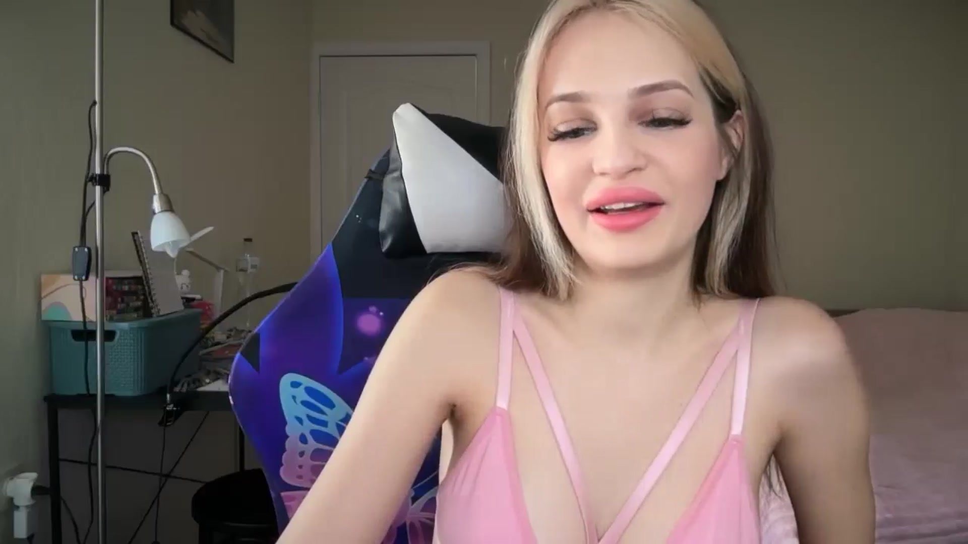 Gallery image thumbnail from Lola_vi's myfreecams stream on, 03/12/2026, 11:30 image 2 of 20