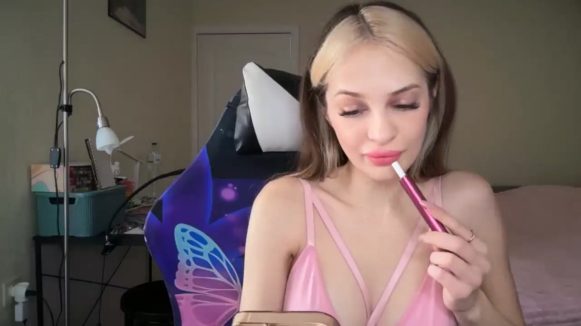 Gallery image thumbnail from Lola_vi's myfreecams stream on, 03/12/2026, 11:30 image 12 of 20