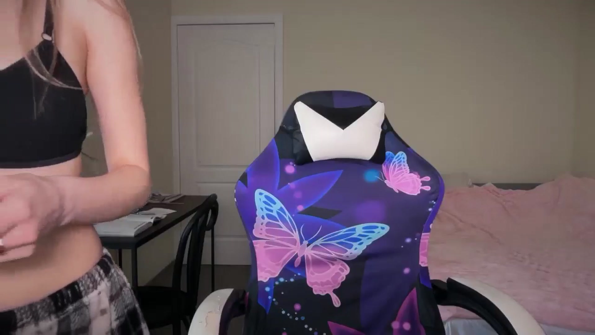 Gallery image thumbnail from Lola_vi's myfreecams stream on, 03/26/2026, 12:04 image 5 of 20
