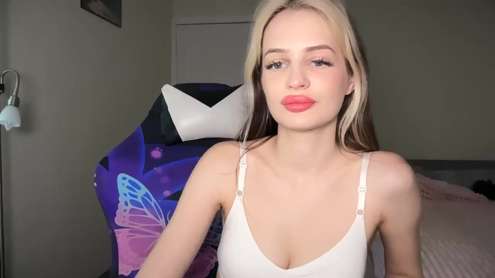 Gallery image thumbnail from Lola_vi's myfreecams stream on, 04/03/2026, 09:39 image 14 of 20