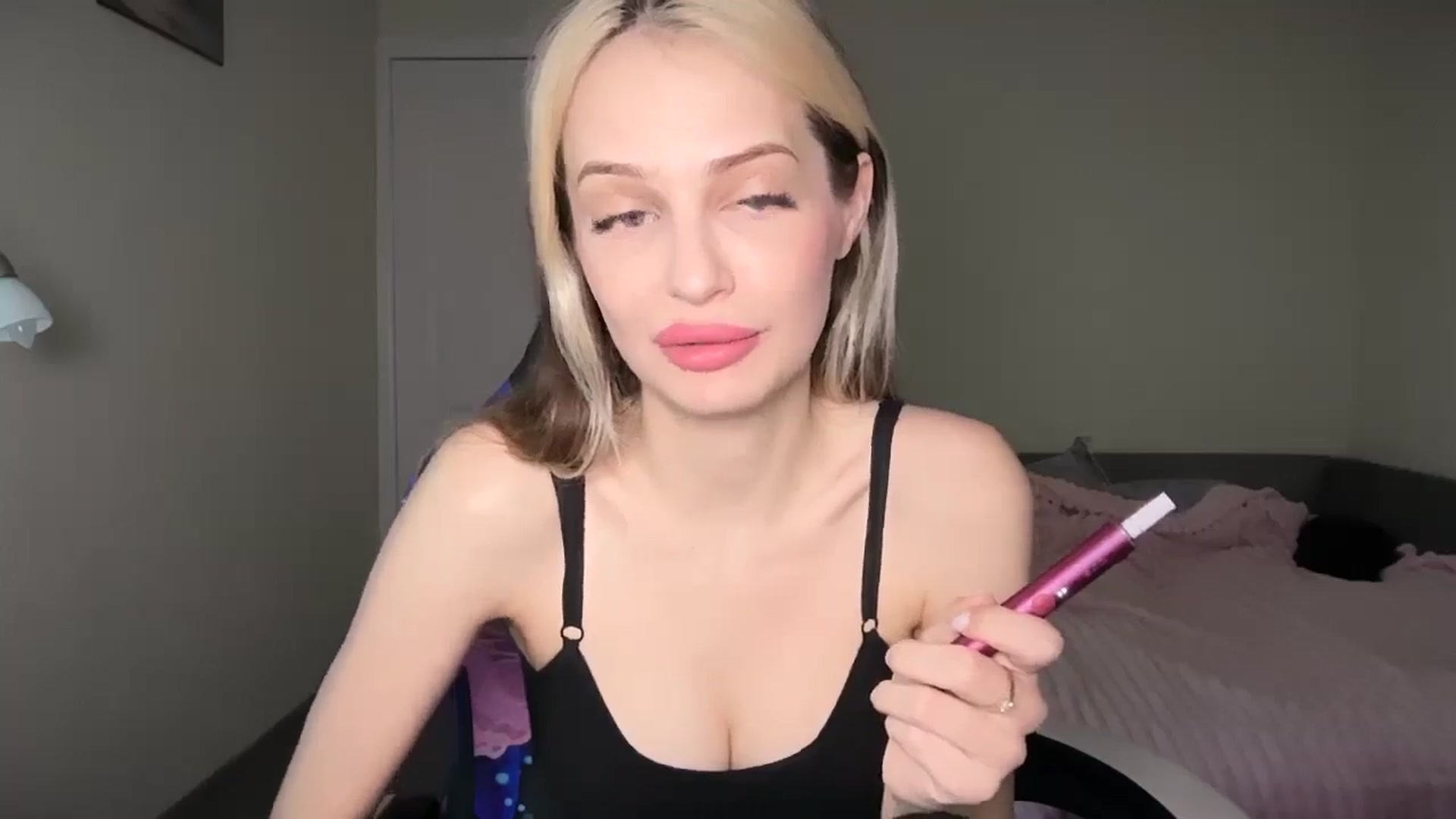 Gallery image thumbnail from Lola_vi's myfreecams stream on, 04/06/2026, 10:01 image 6 of 20