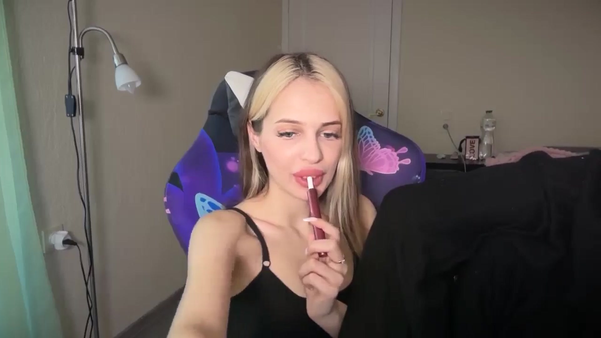 Gallery image thumbnail from Lola_vi's myfreecams stream on, 04/06/2026, 10:01 image 20 of 20