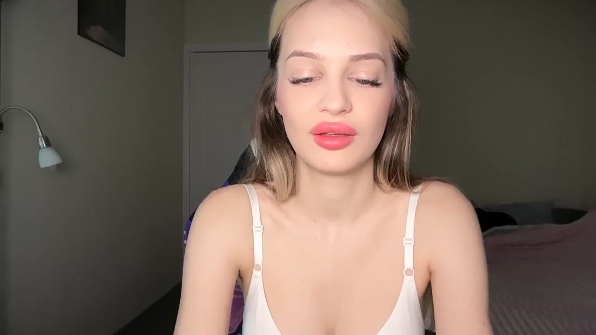 Gallery image thumbnail from Lola_vi's myfreecams stream on, 04/07/2026, 10:58 image 10 of 20