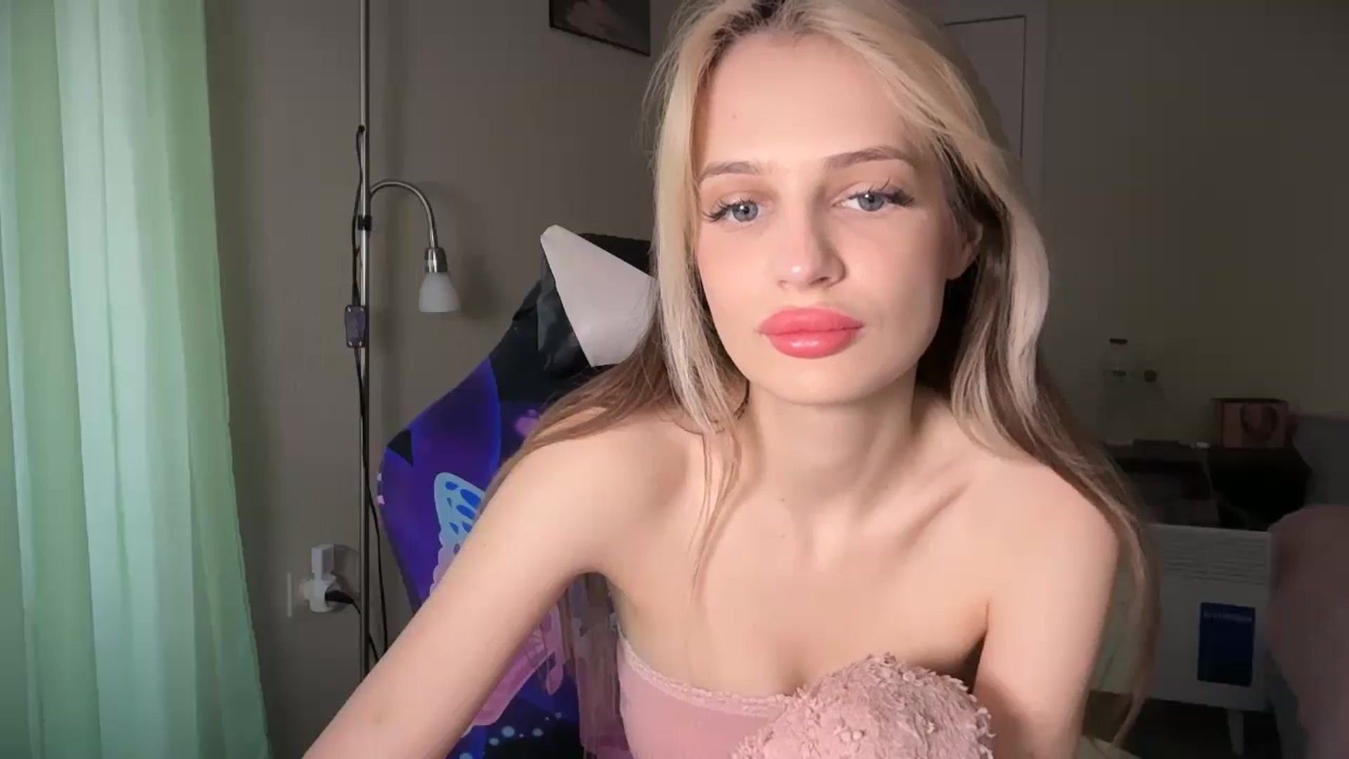 Gallery image thumbnail from Lola_vi's myfreecams stream on, 04/12/2026, 10:58 image 2 of 20