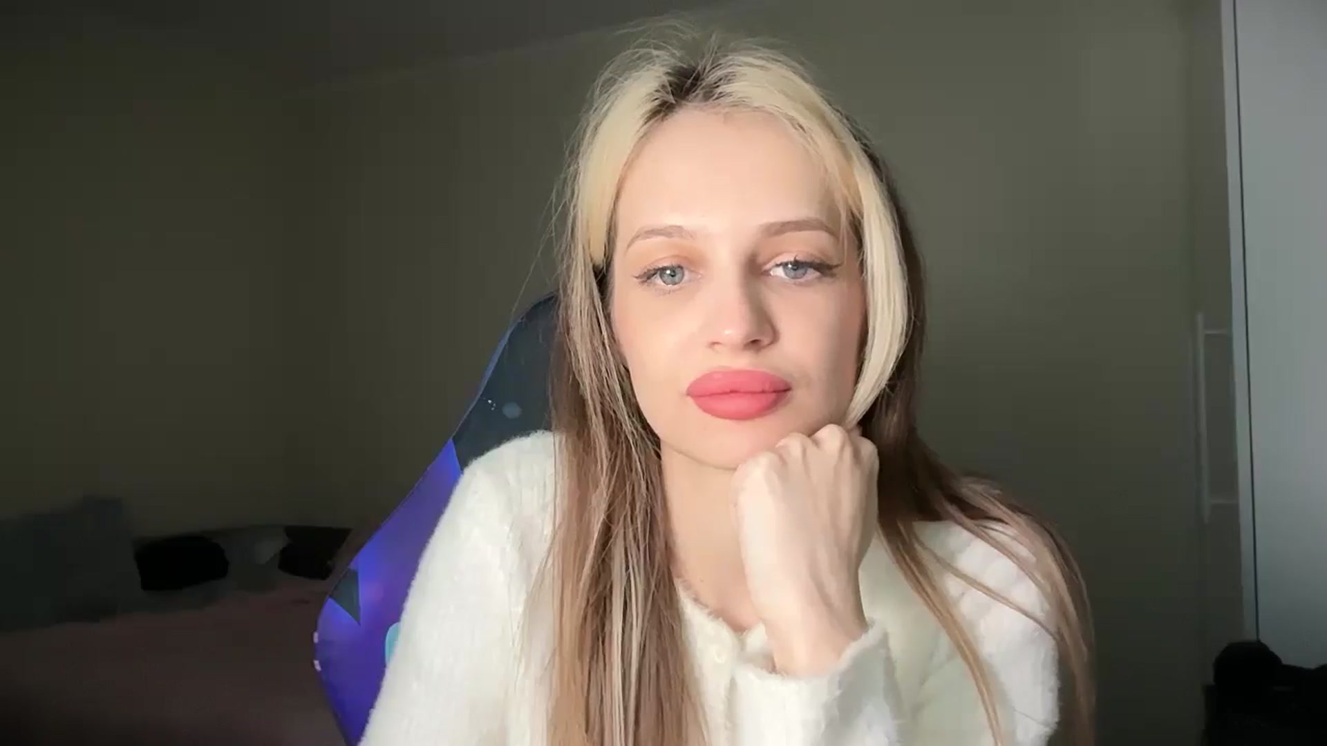 Gallery image thumbnail from Lola_vi's myfreecams stream on, 04/25/2026, 10:04 image 8 of 20