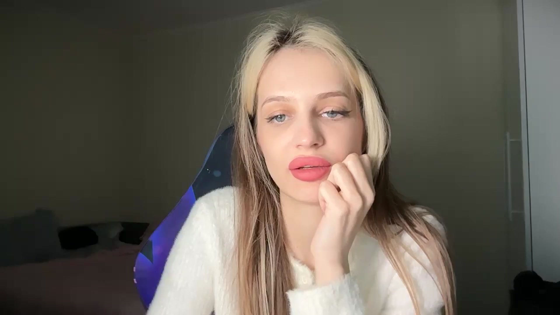 Gallery image thumbnail from Lola_vi's myfreecams stream on, 04/25/2026, 10:04 image 12 of 20