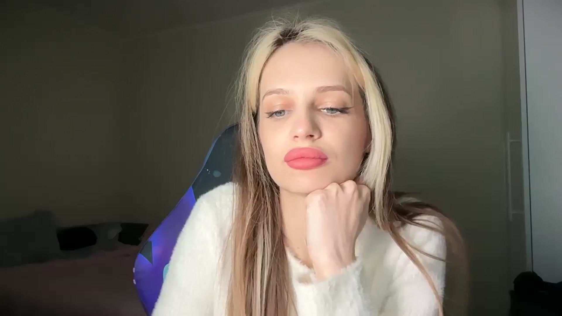 Gallery image thumbnail from Lola_vi's myfreecams stream on, 04/25/2026, 10:04 image 7 of 20