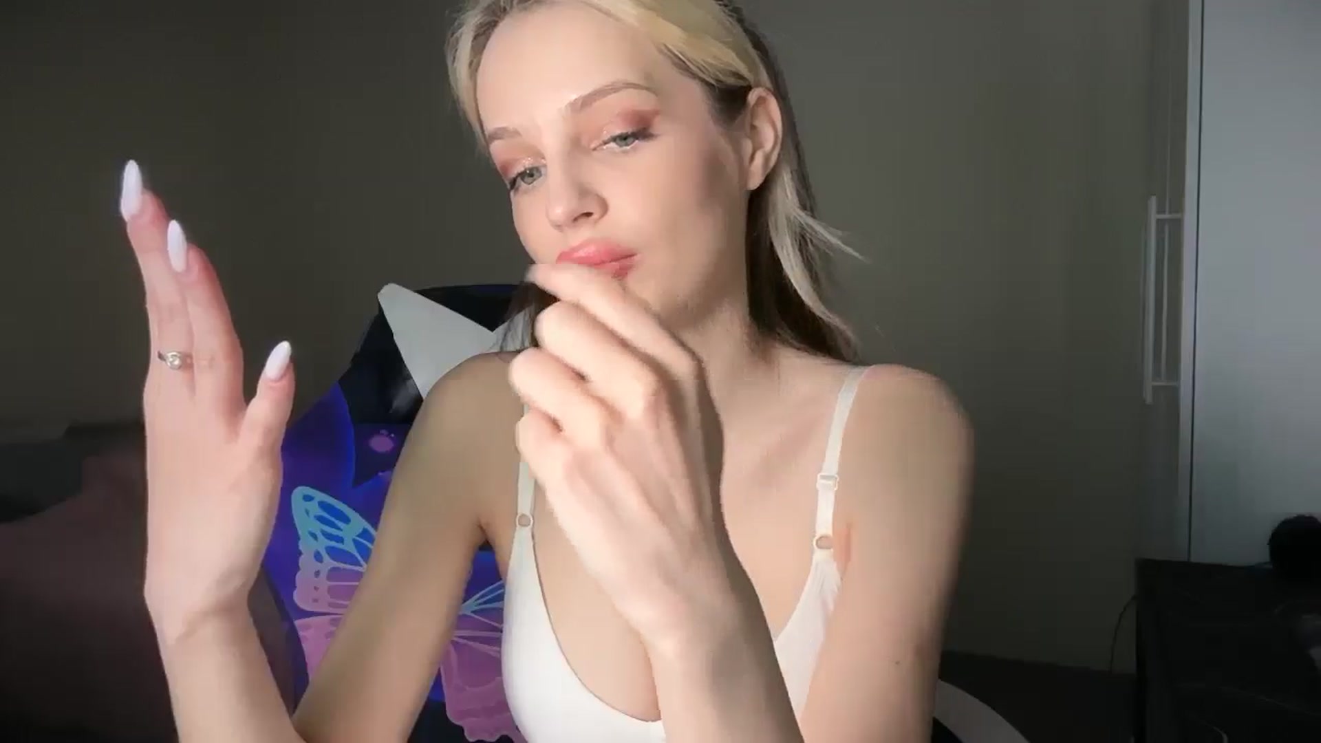 Gallery image thumbnail from Lola_vi's myfreecams stream on, 04/27/2026, 10:31 image 5 of 20