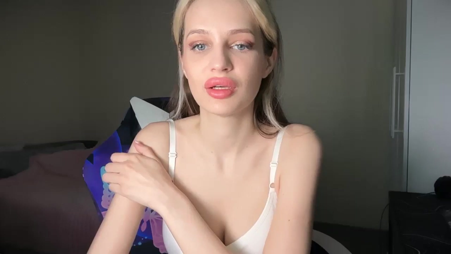 Gallery image thumbnail from Lola_vi's myfreecams stream on, 04/27/2026, 10:31 image 16 of 20