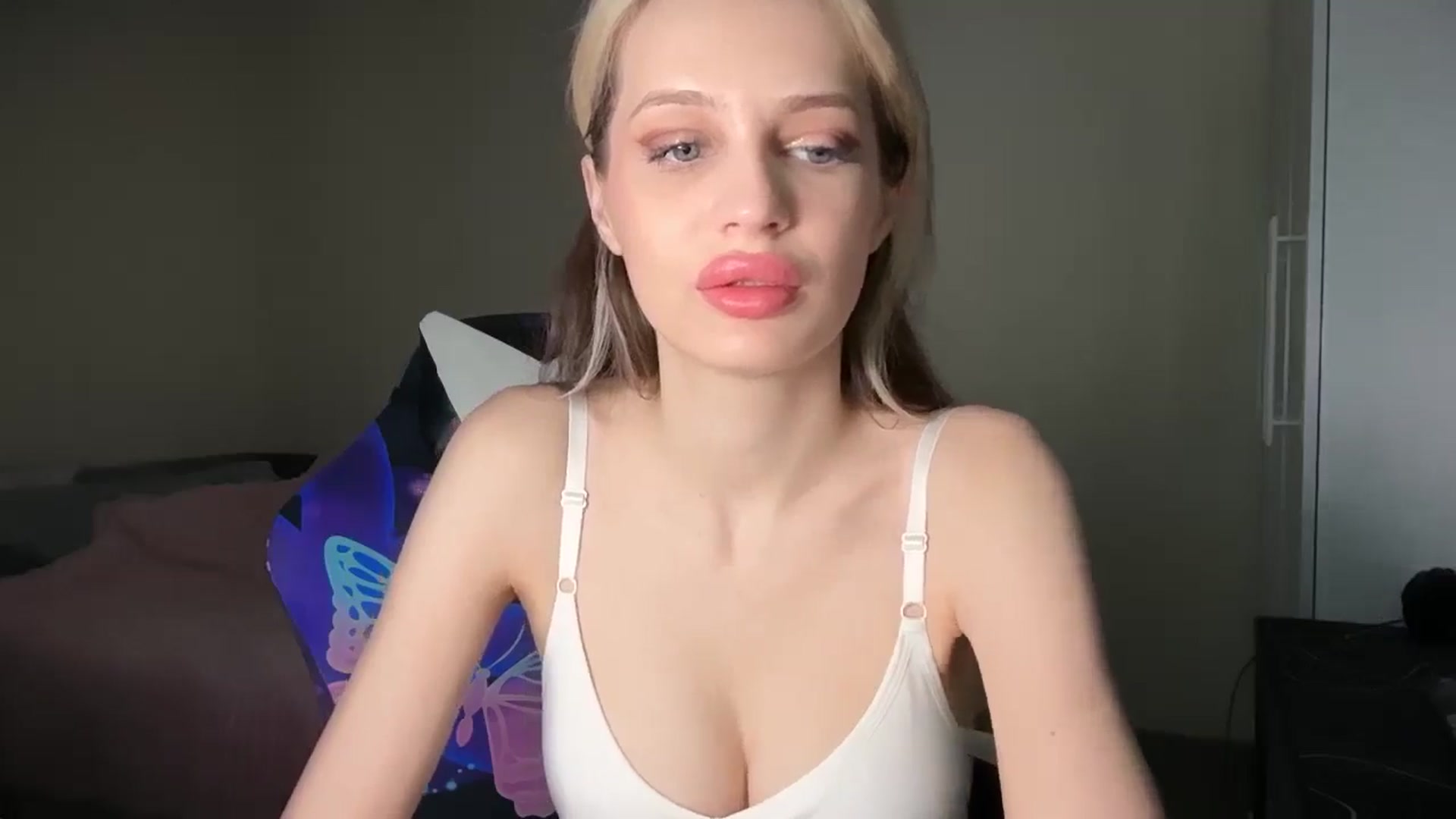 Gallery image thumbnail from Lola_vi's myfreecams stream on, 04/27/2026, 10:31 image 10 of 20