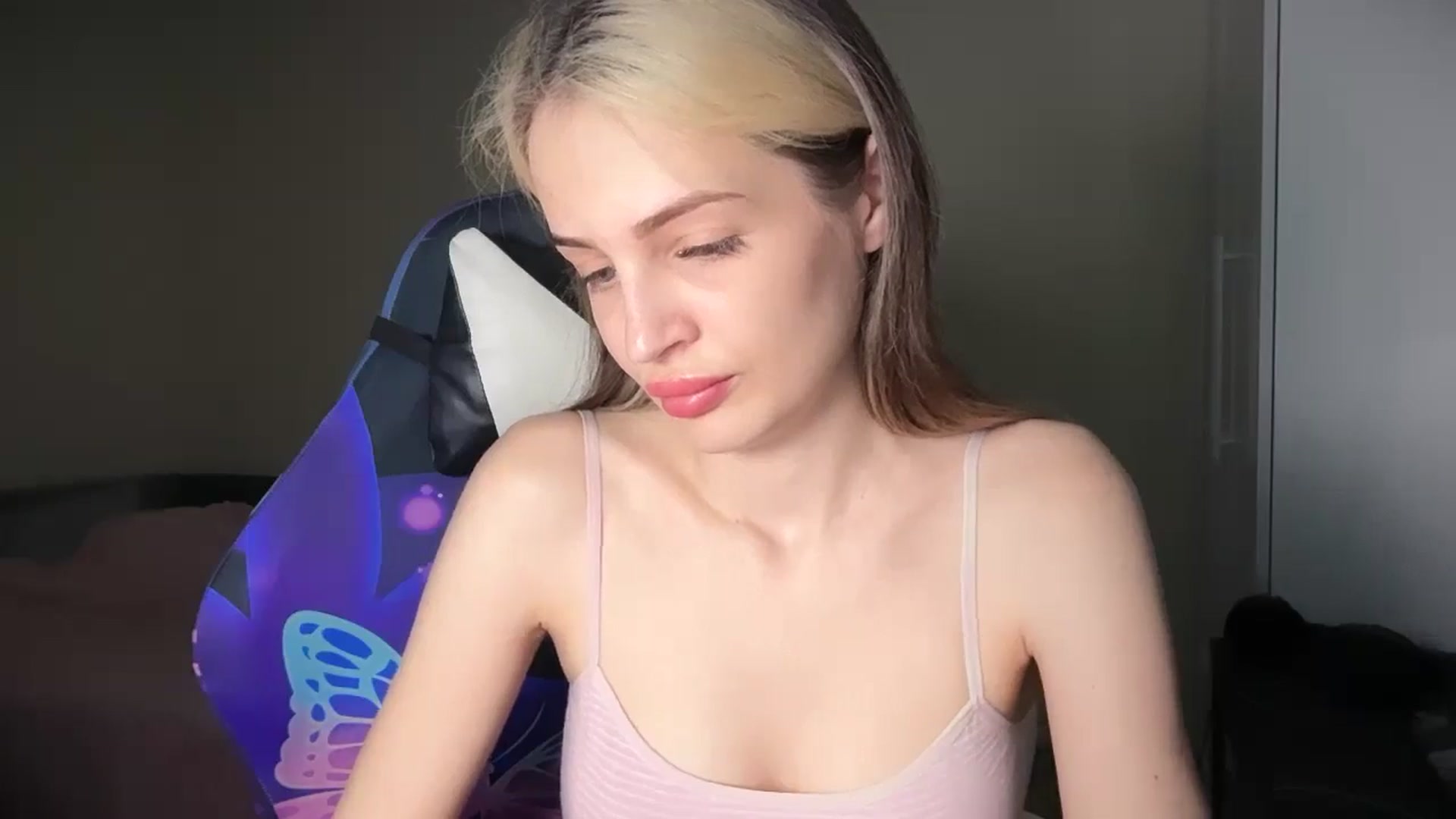 Gallery image thumbnail from Lola_vi's myfreecams stream on, 04/28/2026, 15:28 image 8 of 20