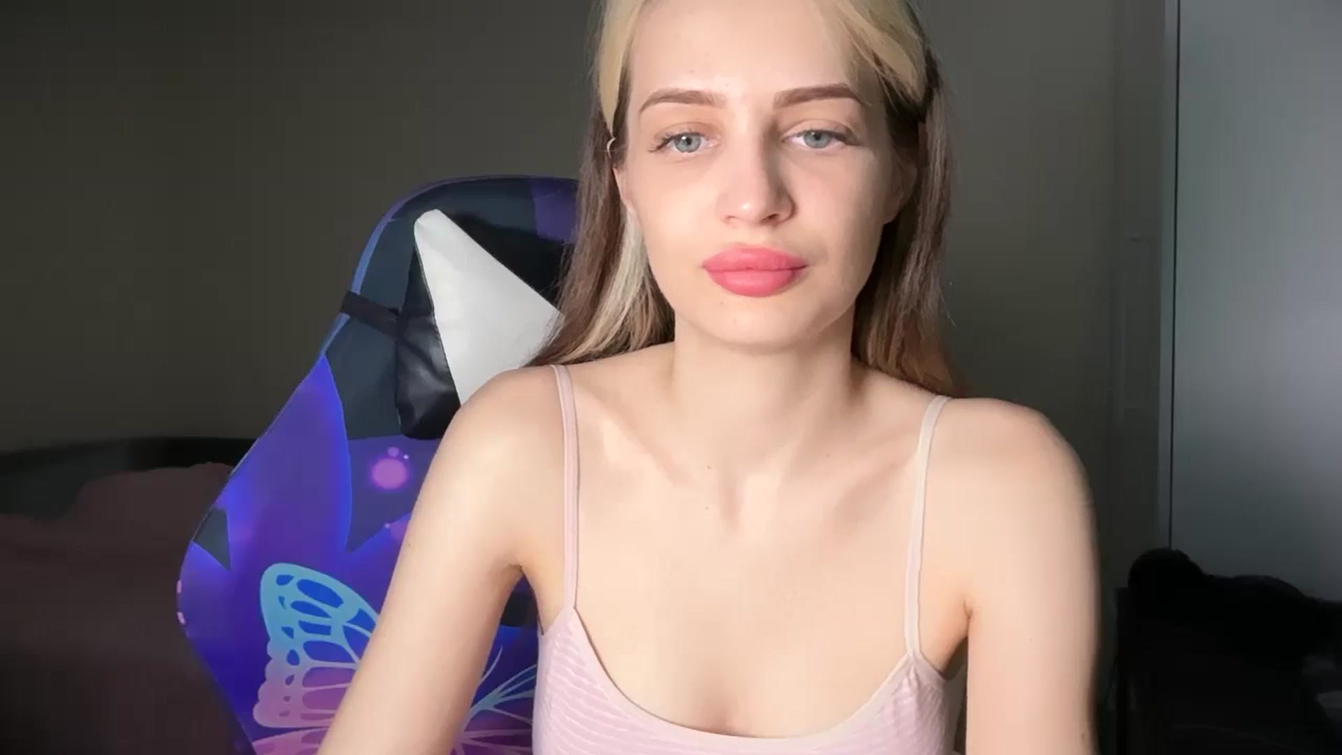 Gallery image thumbnail from Lola_vi's myfreecams stream on, 04/28/2026, 15:28 image 7 of 20