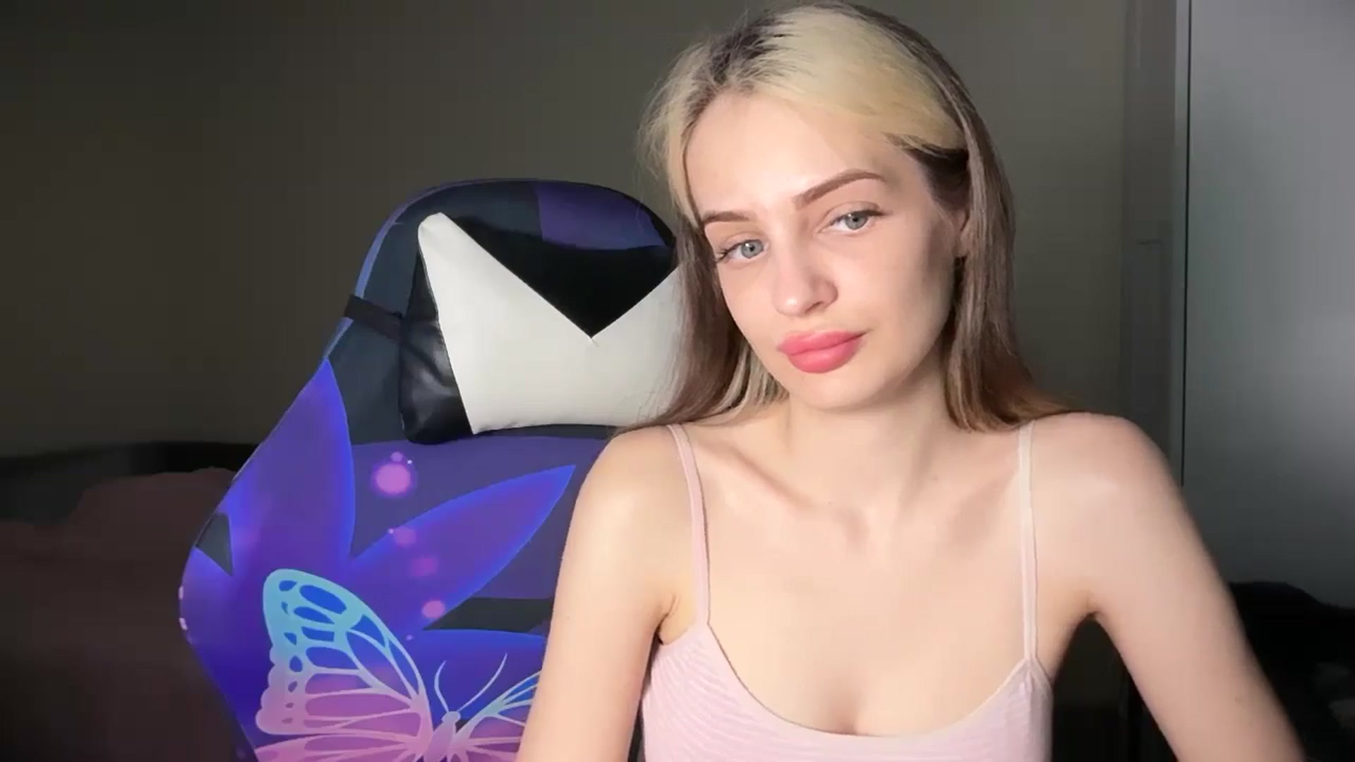 Gallery image thumbnail from Lola_vi's myfreecams stream on, 04/28/2026, 15:28 image 13 of 20
