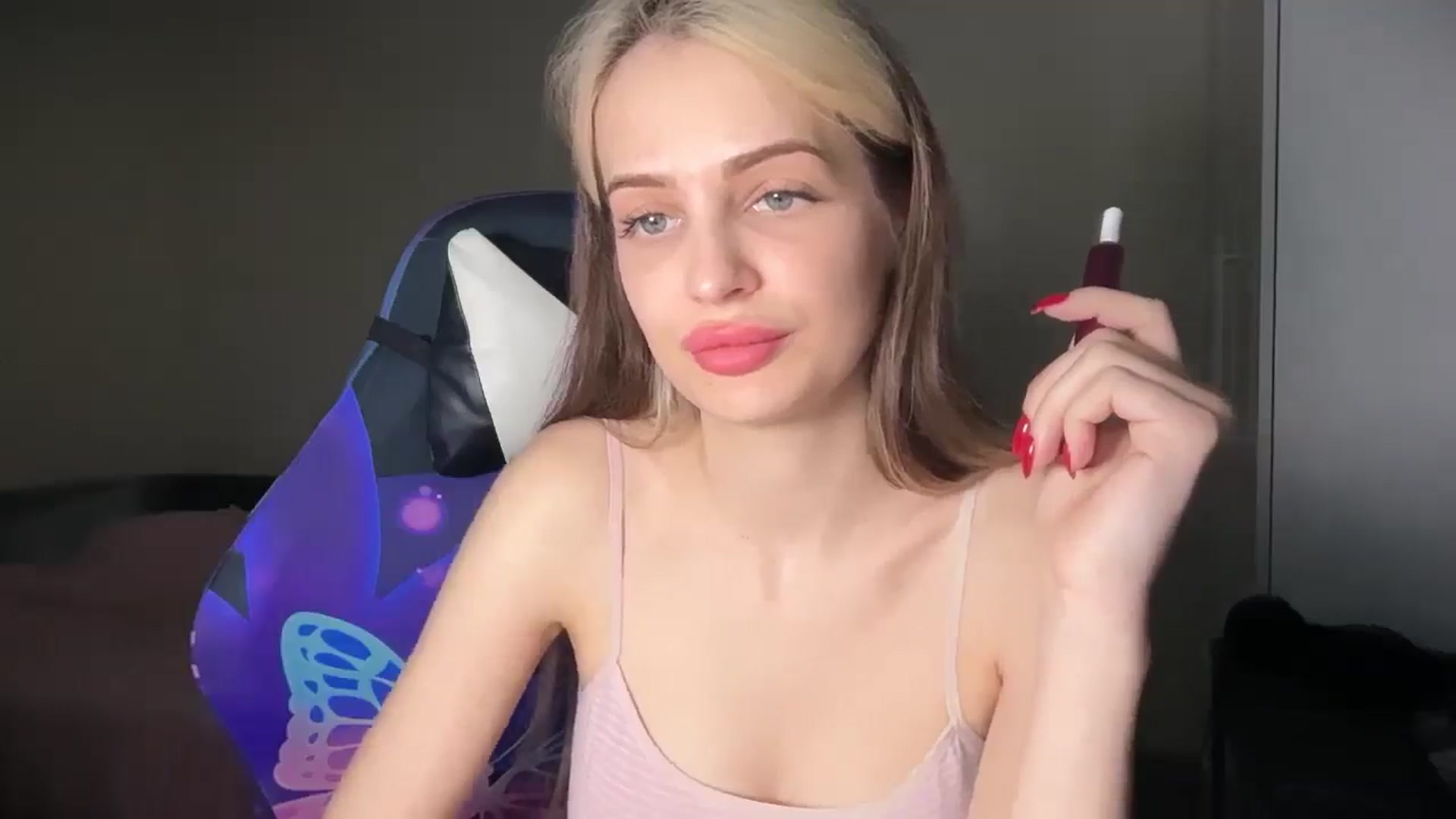 Gallery image thumbnail from Lola_vi's myfreecams stream on, 04/28/2026, 15:28 image 19 of 20