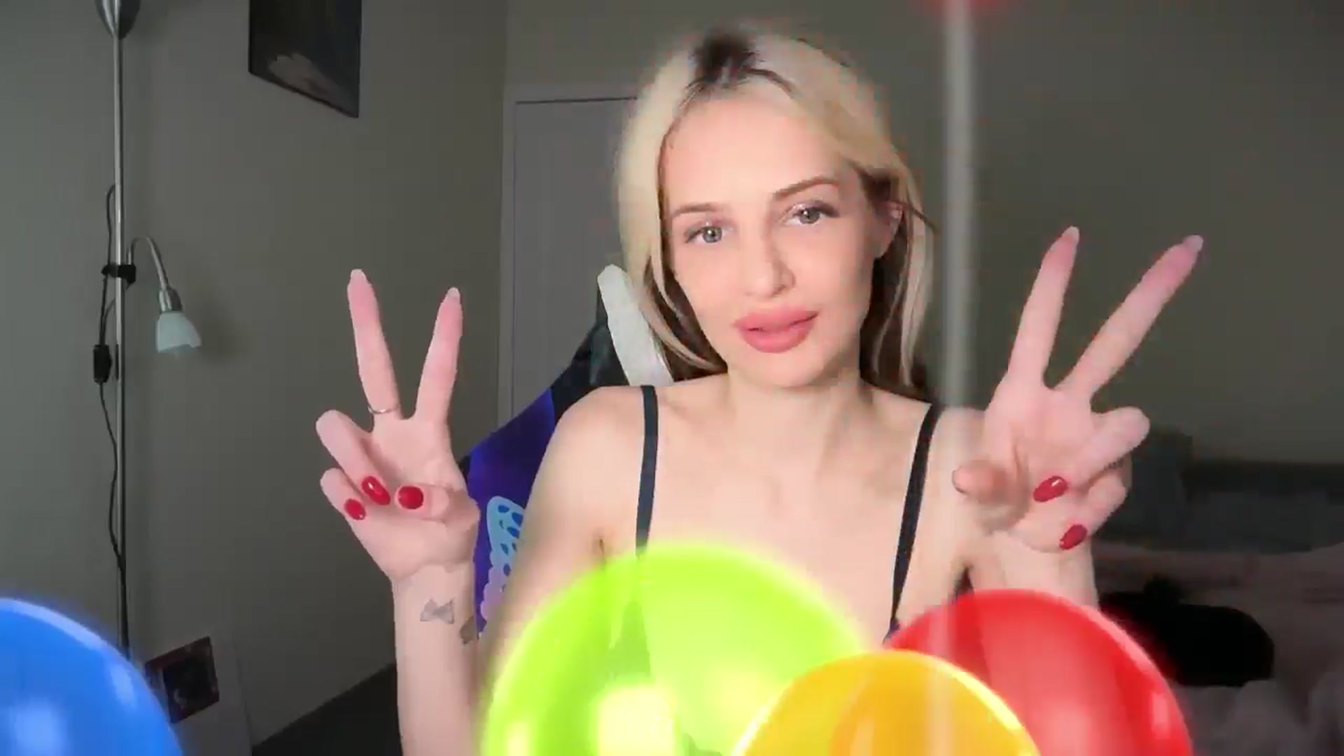 Gallery image thumbnail from Lola_vi's myfreecams stream on, 05/02/2026, 10:35 image 14 of 20