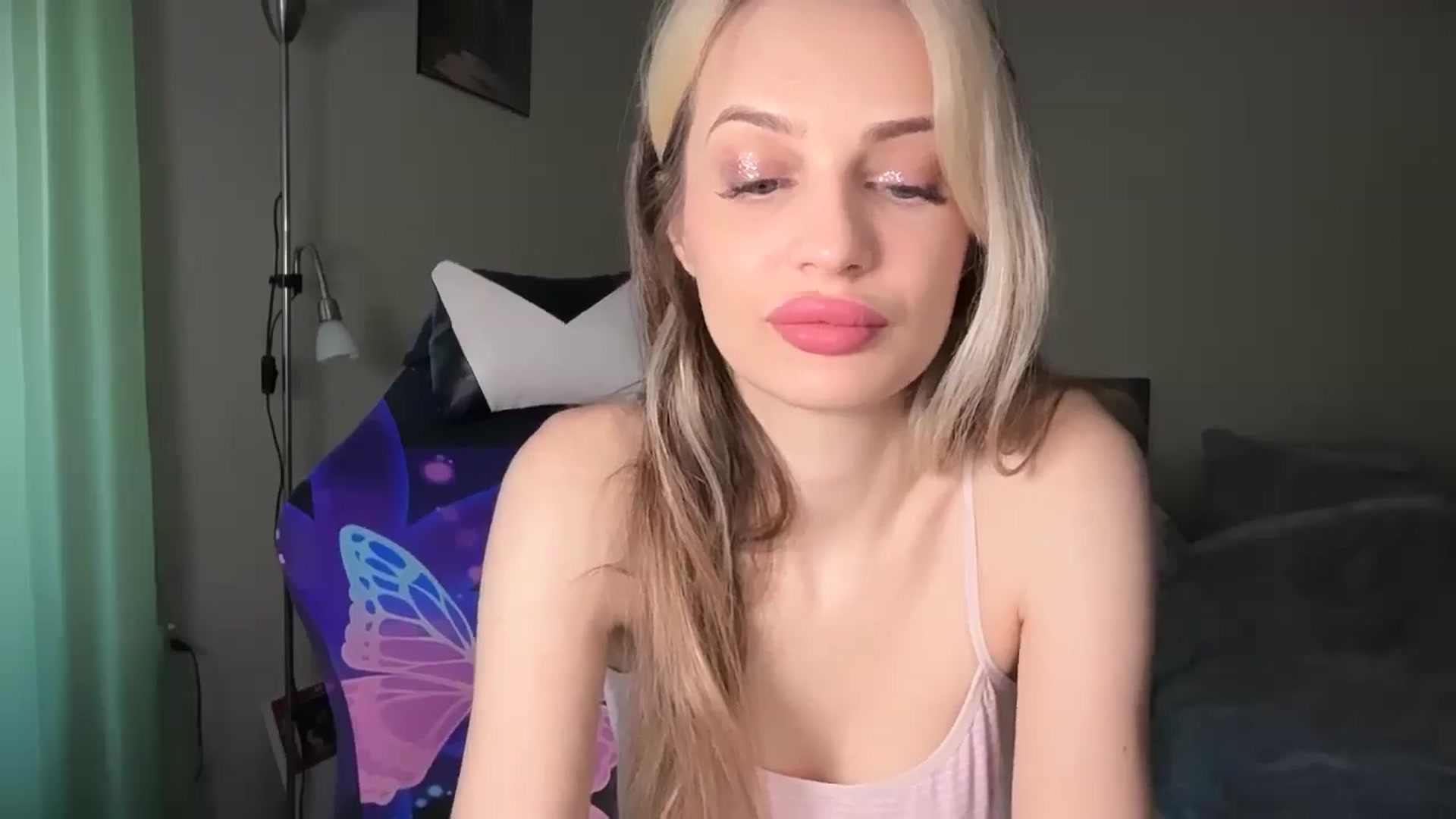 Gallery image thumbnail from Lola_vi's myfreecams stream on, 05/03/2026, 10:16 image 10 of 20