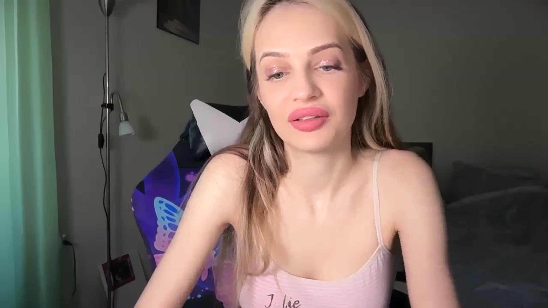 Gallery image thumbnail from Lola_vi's myfreecams stream on, 05/03/2026, 10:16 image 5 of 20