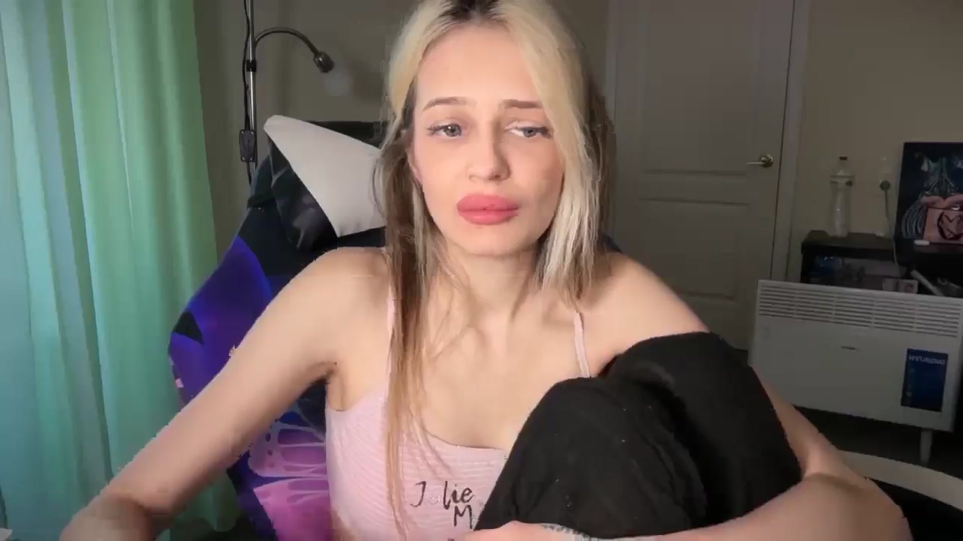 Gallery image thumbnail from Lola_vi's myfreecams stream on, 05/06/2026, 10:38 image 11 of 20
