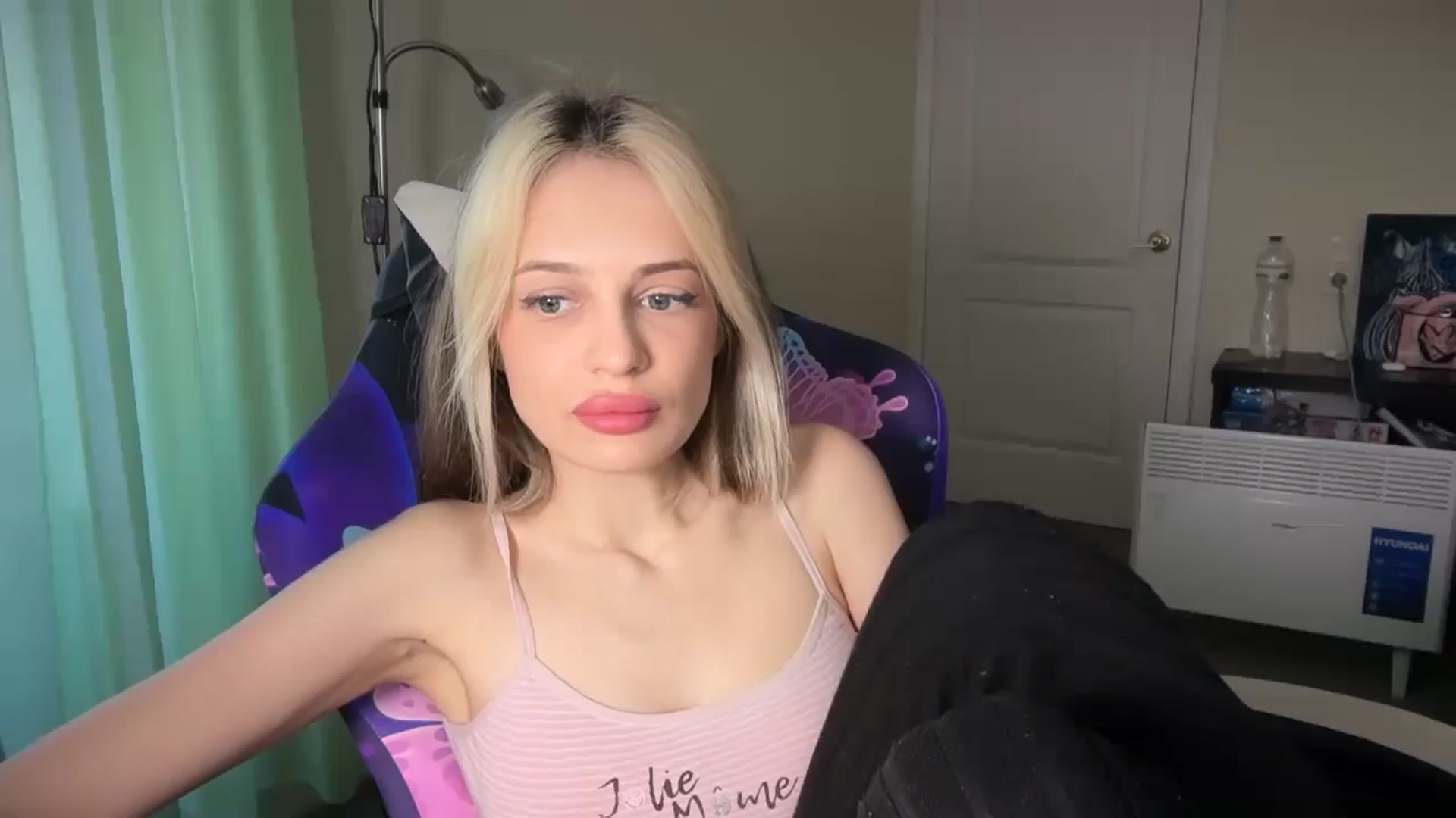Gallery image thumbnail from Lola_vi's myfreecams stream on, 05/06/2026, 10:38 image 14 of 20